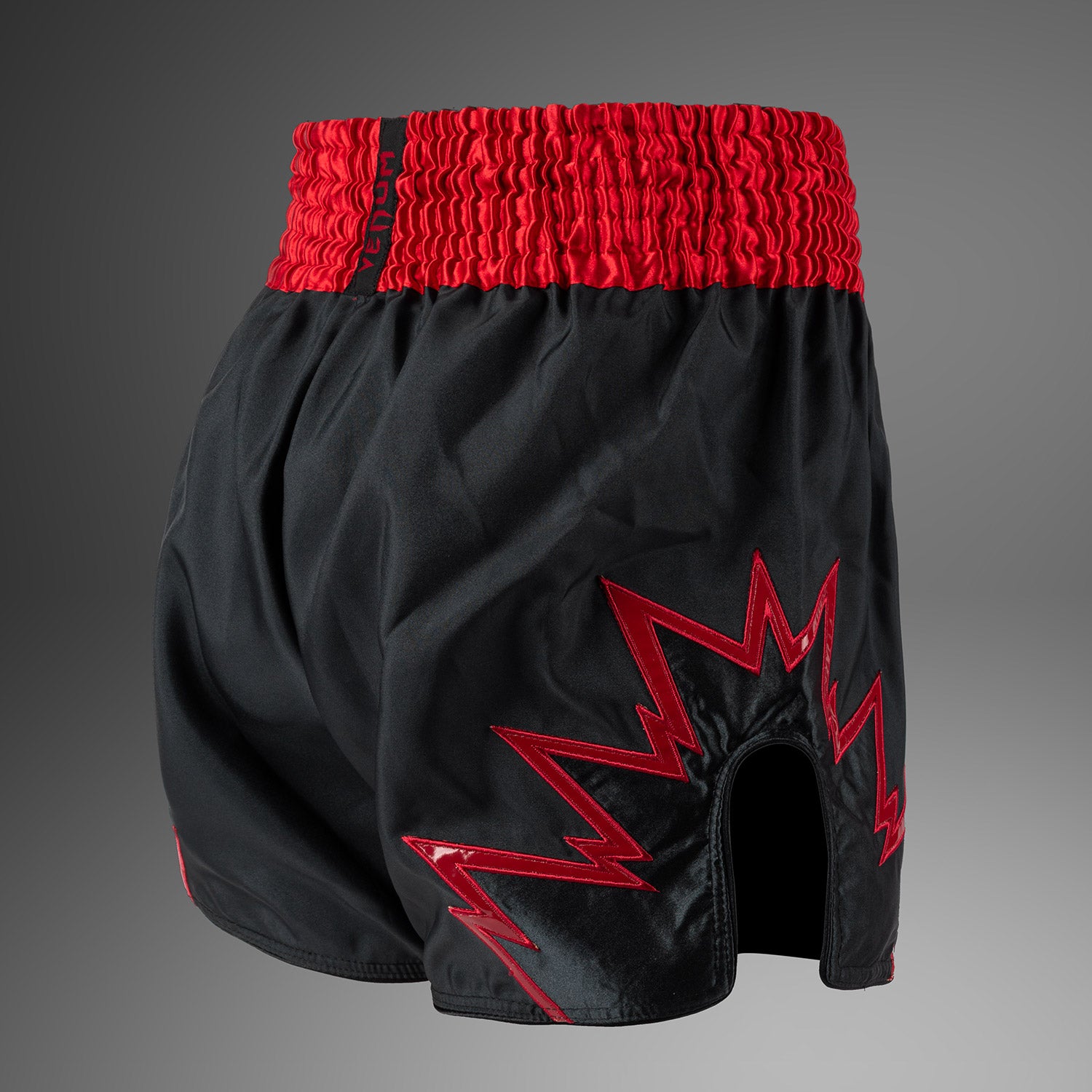 venum-inferno-muay-thai-shorts-kohlegrau-rot image 2
