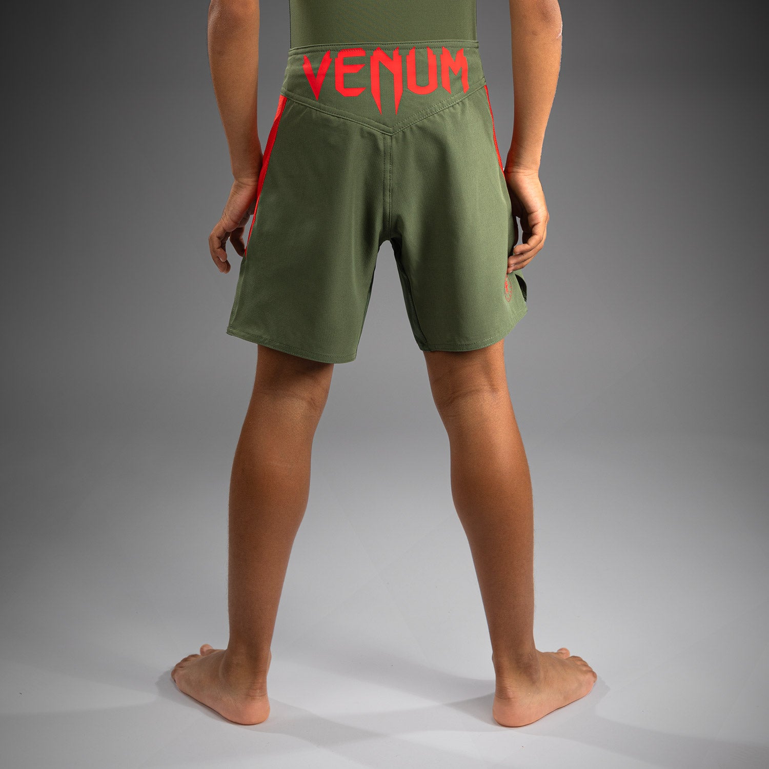 venum-light-kids-fightshorts-kinder-army-green-orange image 2