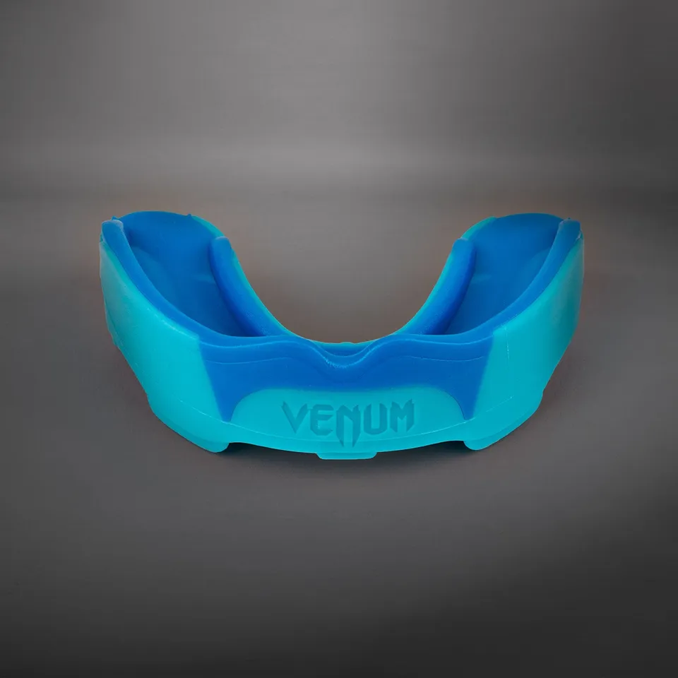 venum-predator-mundschutz-blau-mit-nextfit-gelrahmen image 1