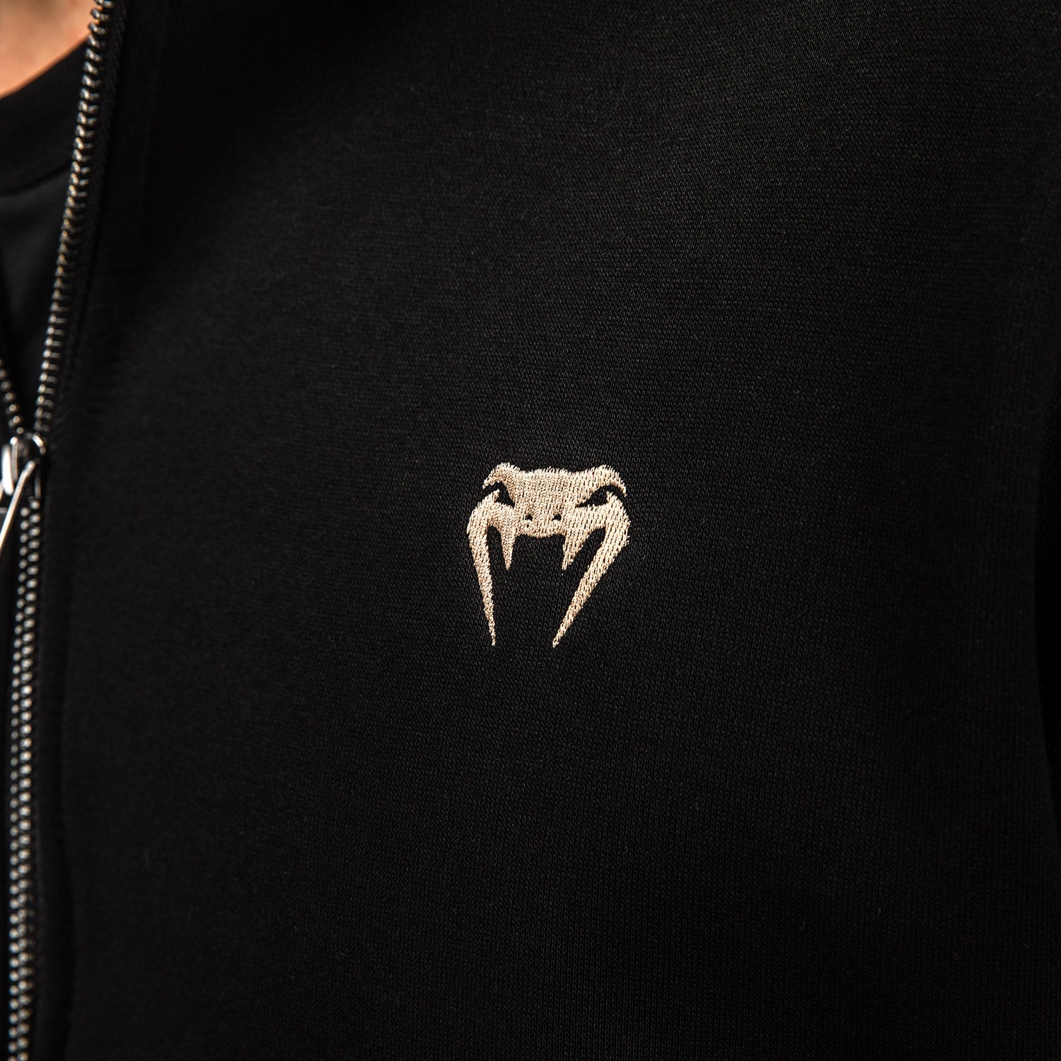 venum-urban-gi-kapuzenpullover-mit-rei-verschluss-herren-schwarz image 4