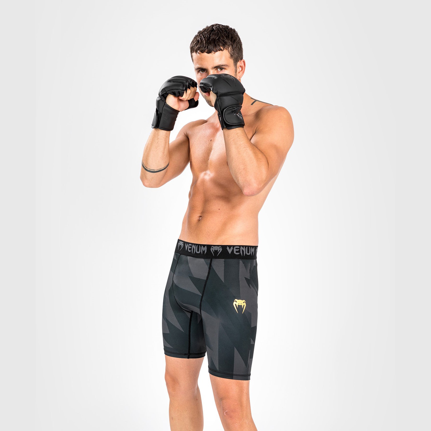 vale-tudo-venum-razor-shorts-herren-schwarz-gold image 7