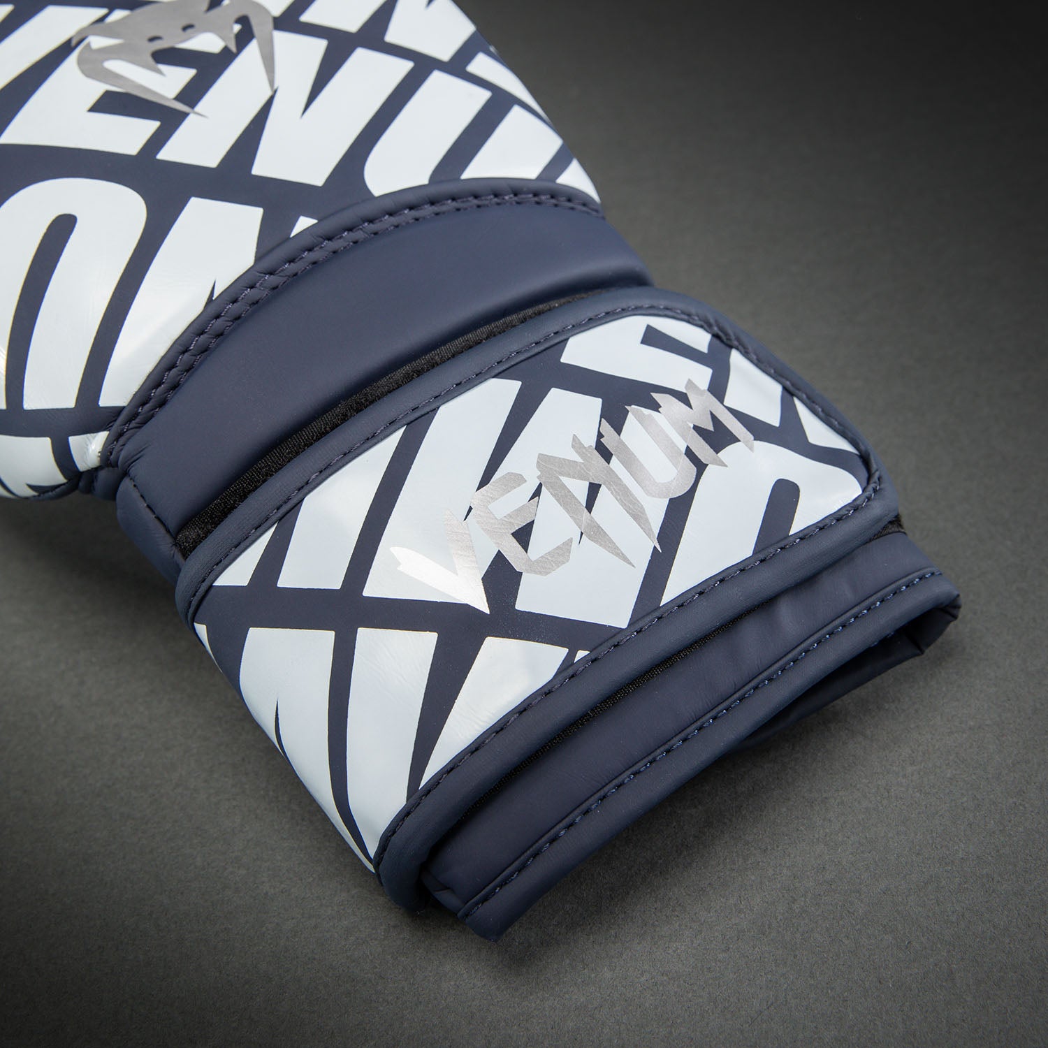 venum-contender-1-5xt-boxhandschuhe-dunkelmarine-cremewei image 3