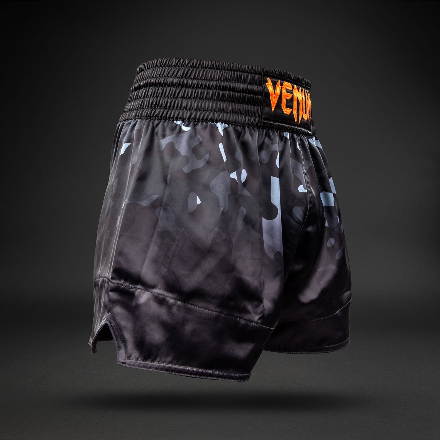 venum-classic-muay-thai-shorts-schwarz-camo-orange-herren-damen image 3