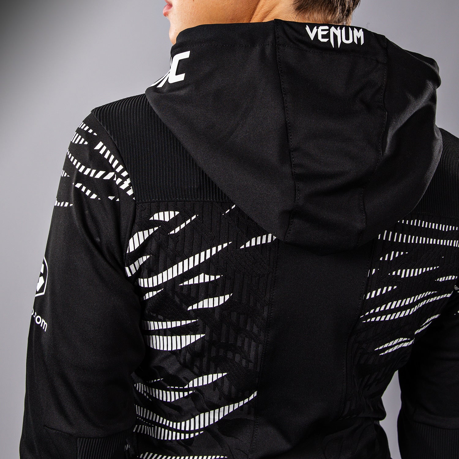 ufc-fusion-by-venum-authentic-fight-night-walkout-hoodie-damen-schwarz image 8