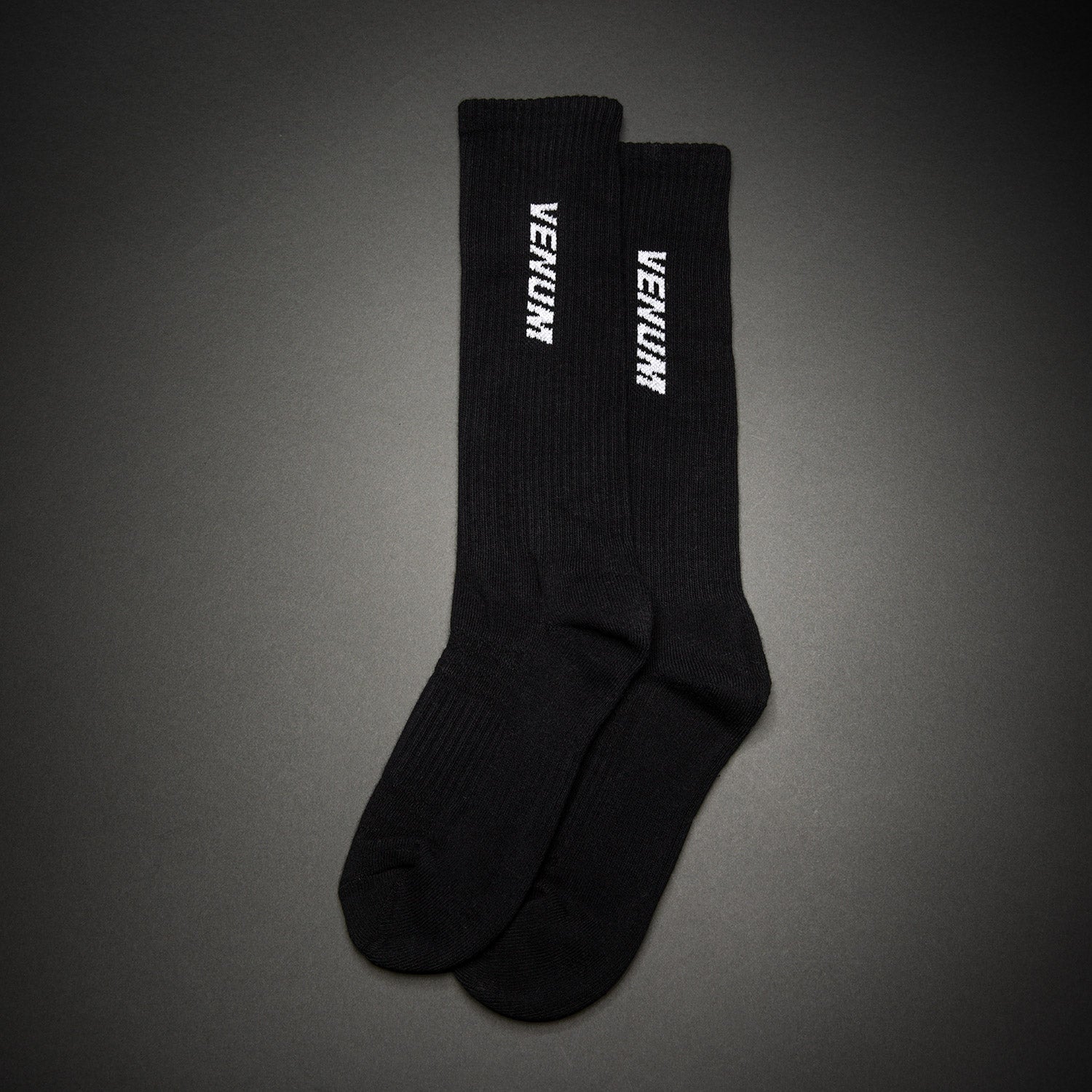 venum-essential-over-the-calf-socken-schwarz-wei image 1