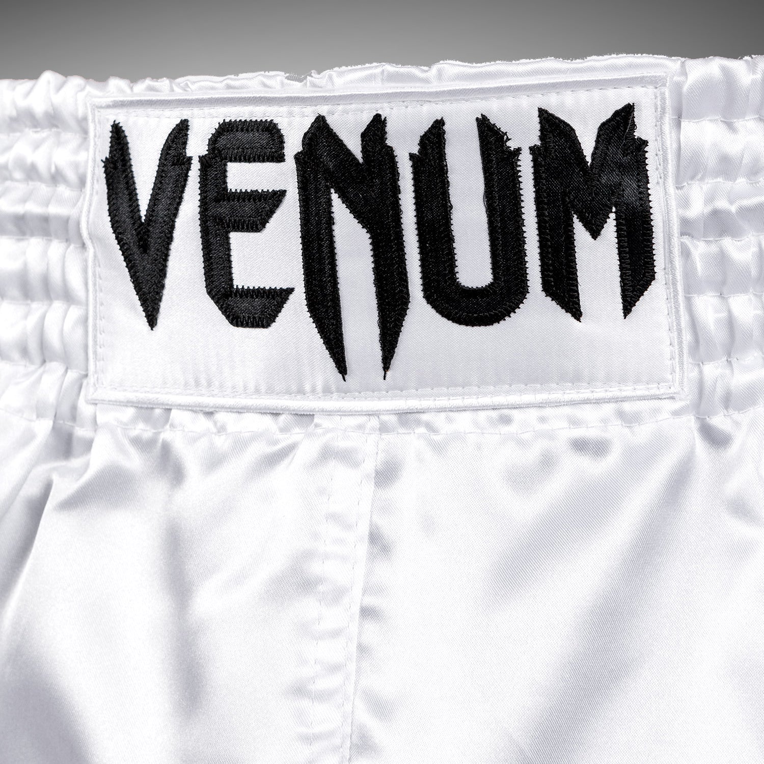 venum-classic-muay-thai-shorts-wei-schwarz image 4