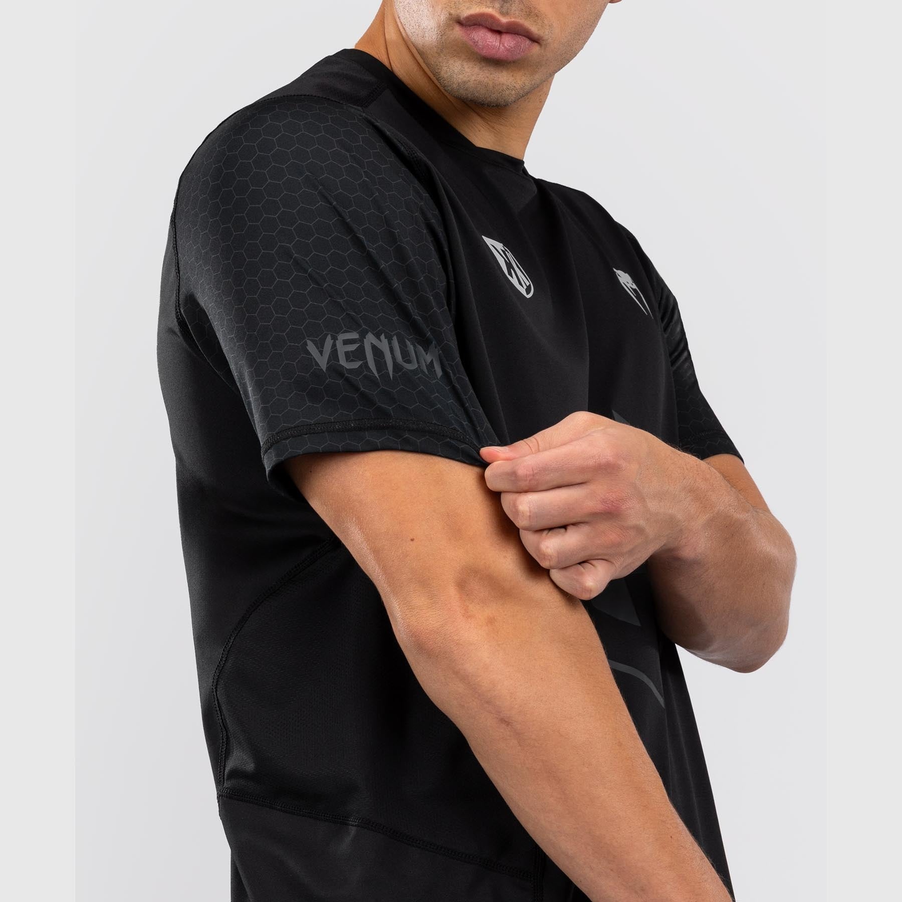 foot-korner-x-venum-hexagon-mma-t-shirt-herren-schwarz-silber image 7
