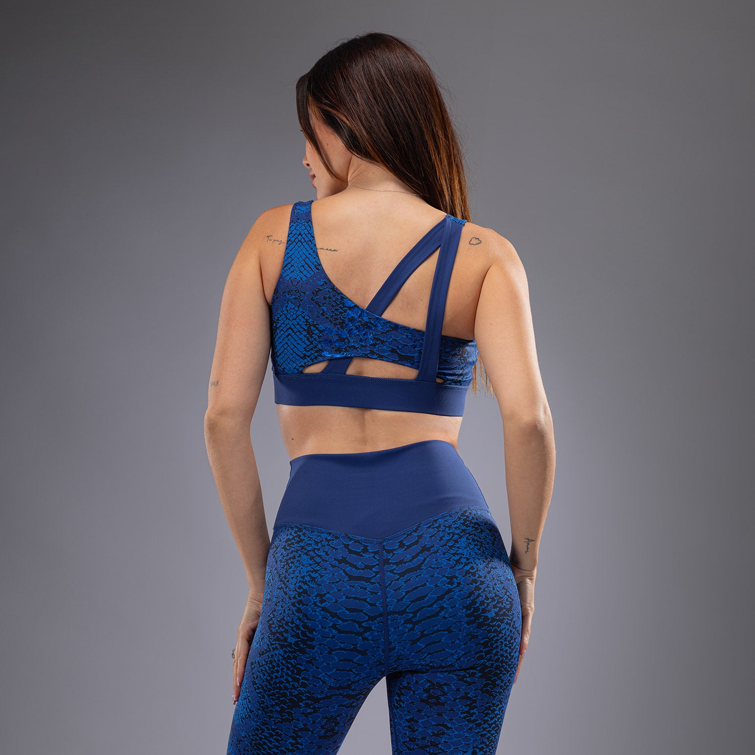 venum-amazonia-frauen-sport-bh-ultramarinblau image 4