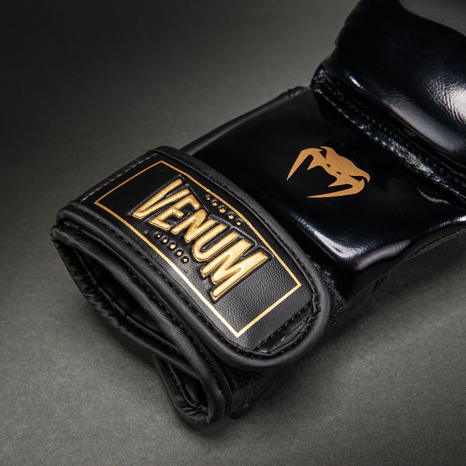 venum-attack-2-0-sparringhandschuhe-schwarz-gold image 4