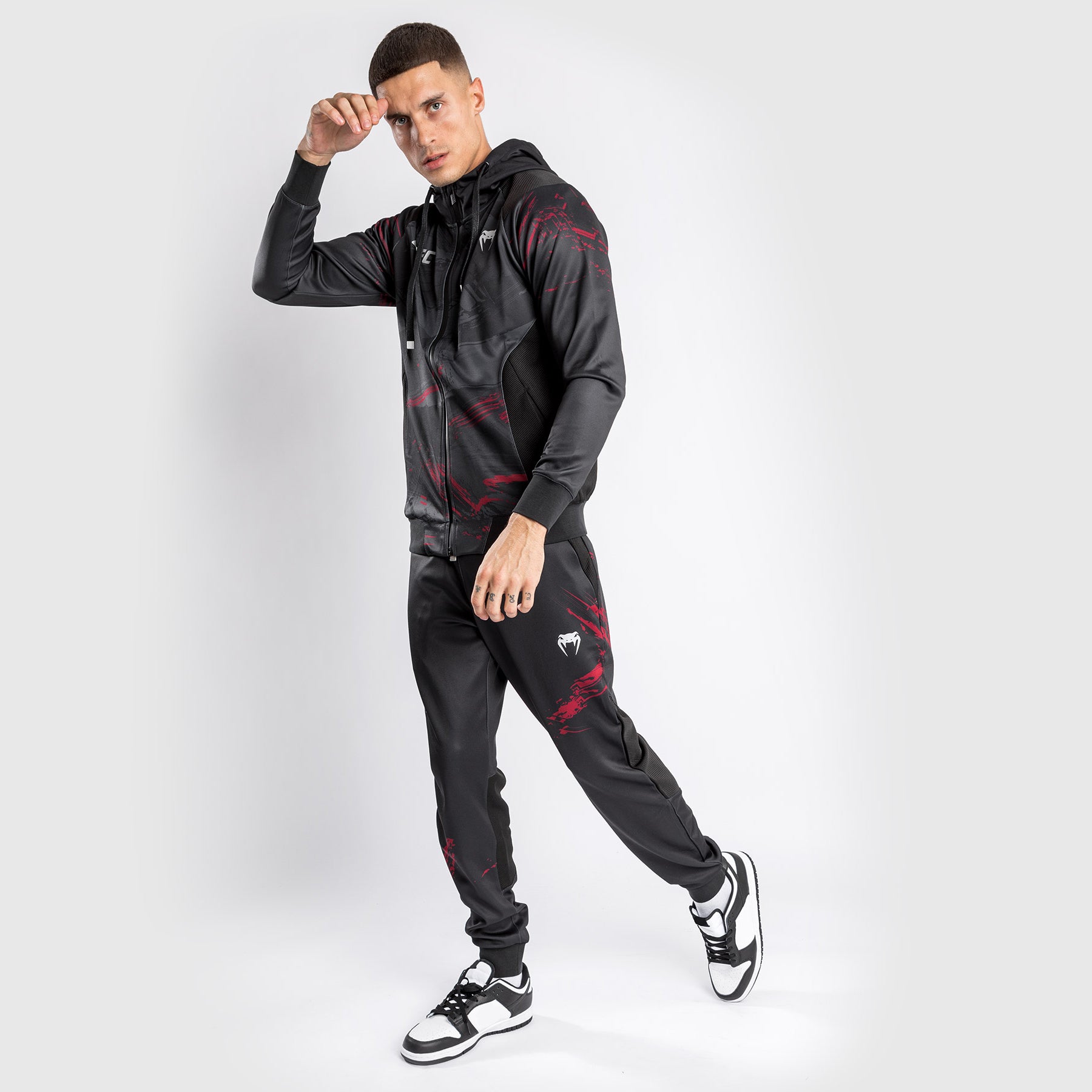 venum-ufc-authentic-fight-week-2-0-herren-zipped-sweatshirt-schwarz-rot image 4