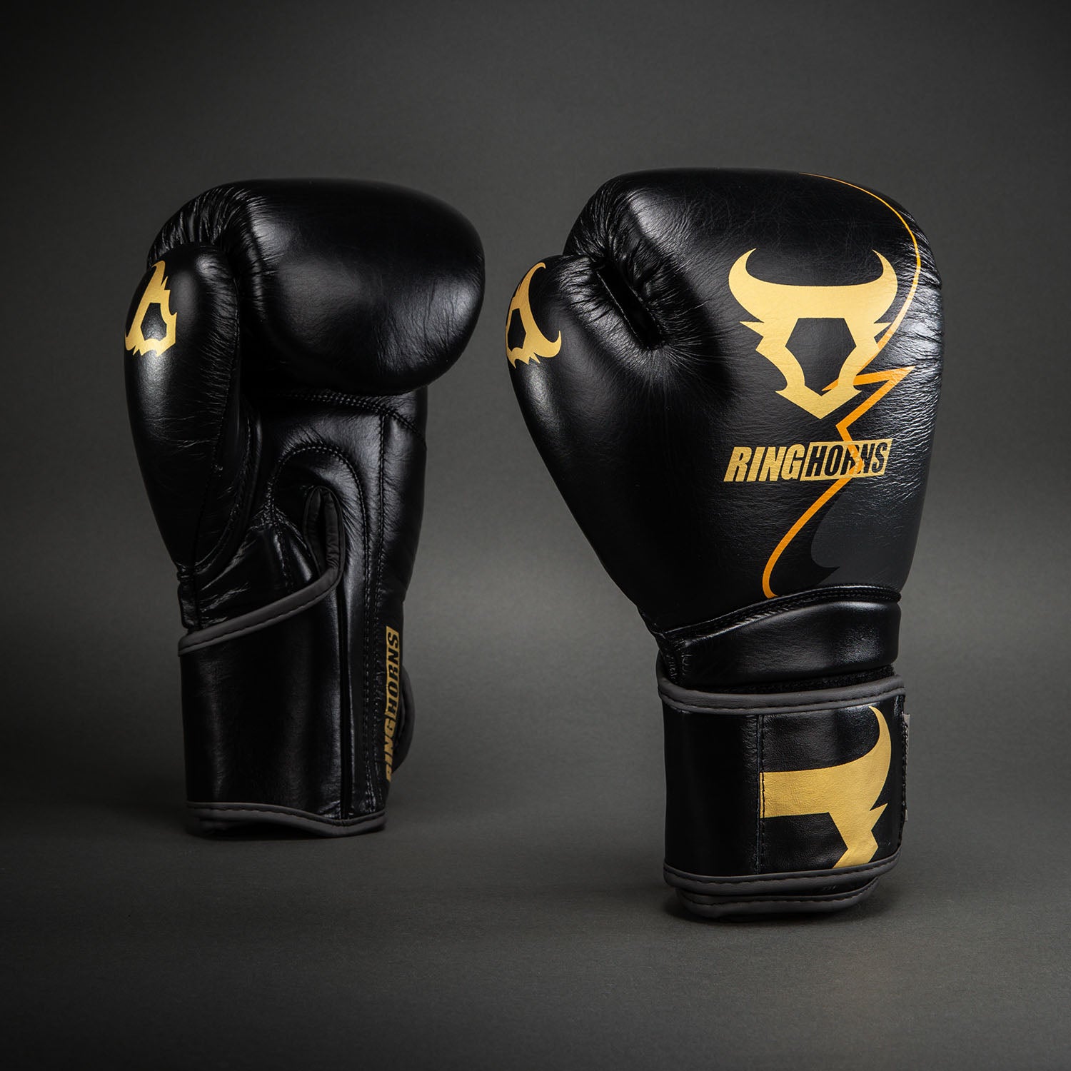 ringhorns-charger-by-venum-boxhandschuhe-schwarz-gold image 1