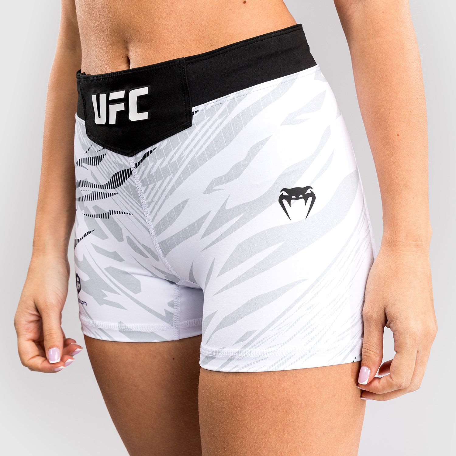 ufc-fusion-by-venum-authentic-fight-night-vale-tudo-short-damen-weiss-short-fit image 5
