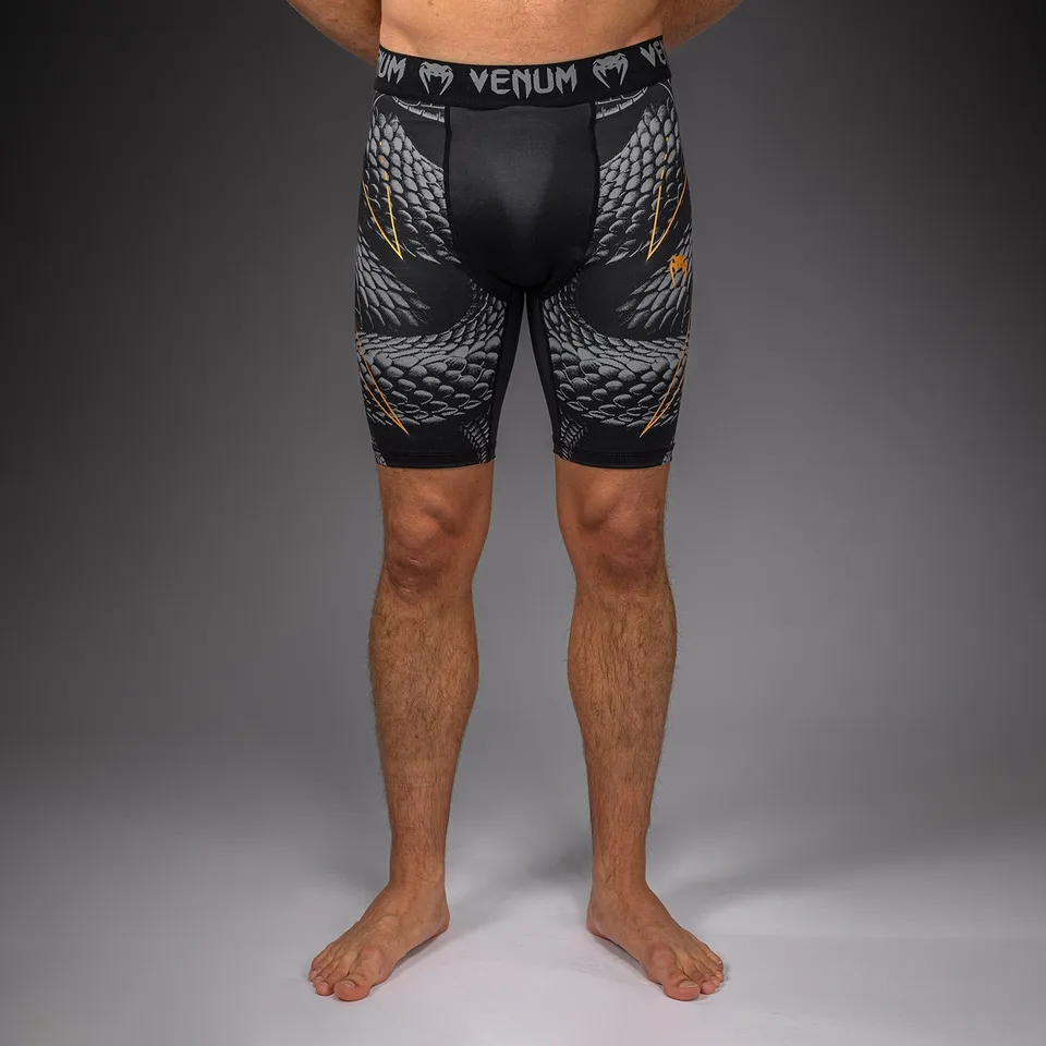 venum-matupa-kompressionsshort-schwarz-grau-gold-herren image 1