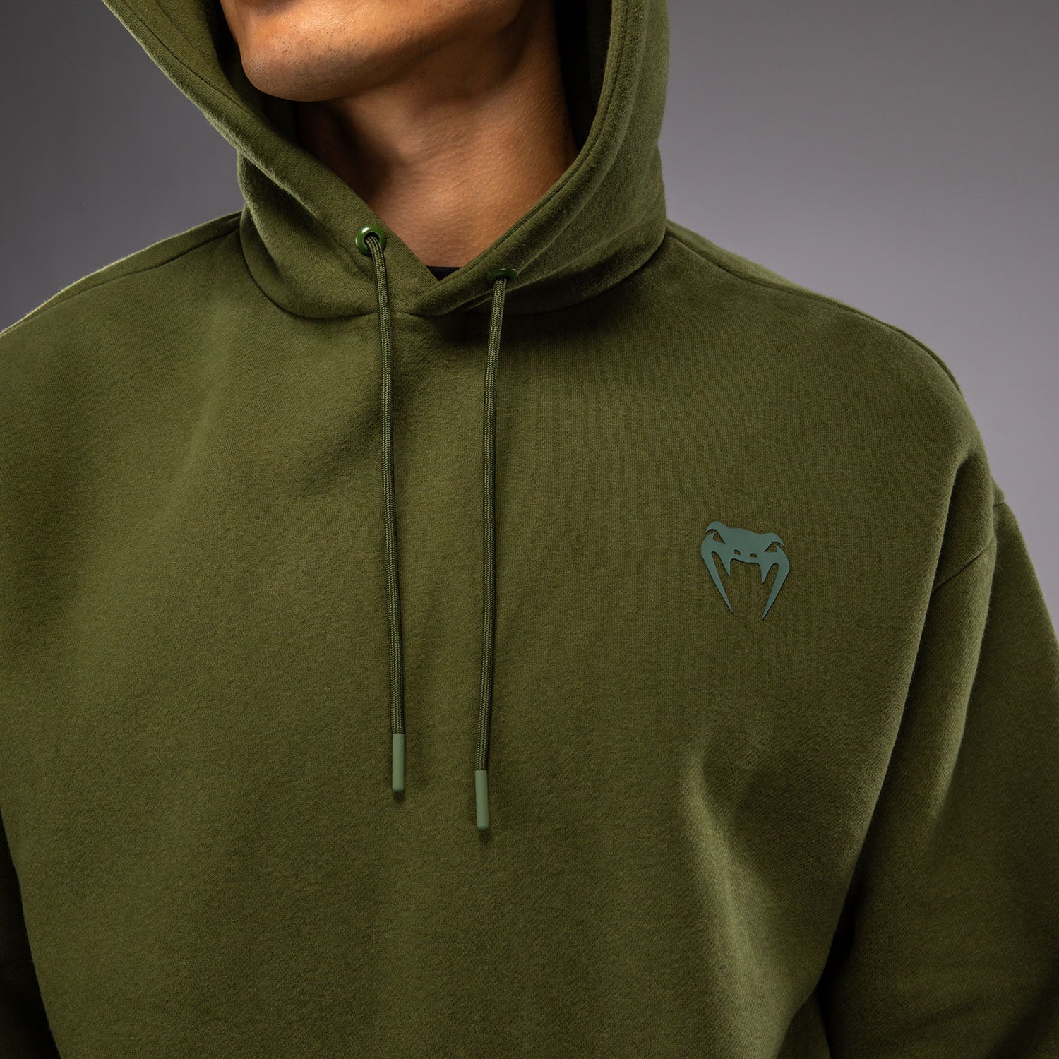 venum-divide-winter-kapuzenpullover-hoodie-khaki image 7