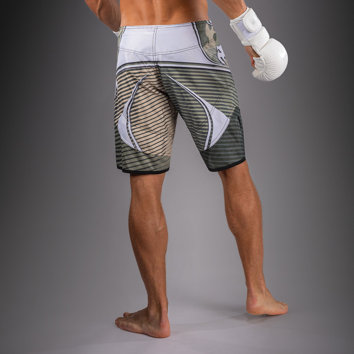 venum-camo-hero-fightshorts-herren-khaki-cremewei image 3