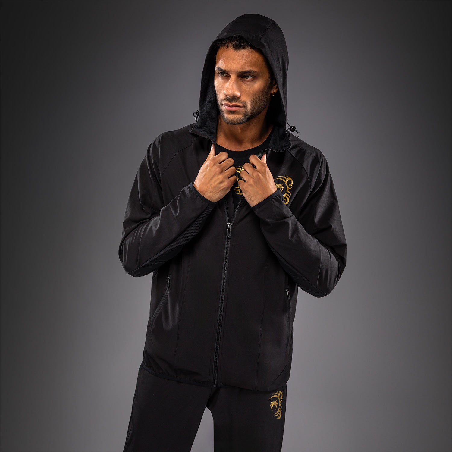 venum-x-mike-tyson-tiger-trainingsjacke-herren-schwarz-gold image 4