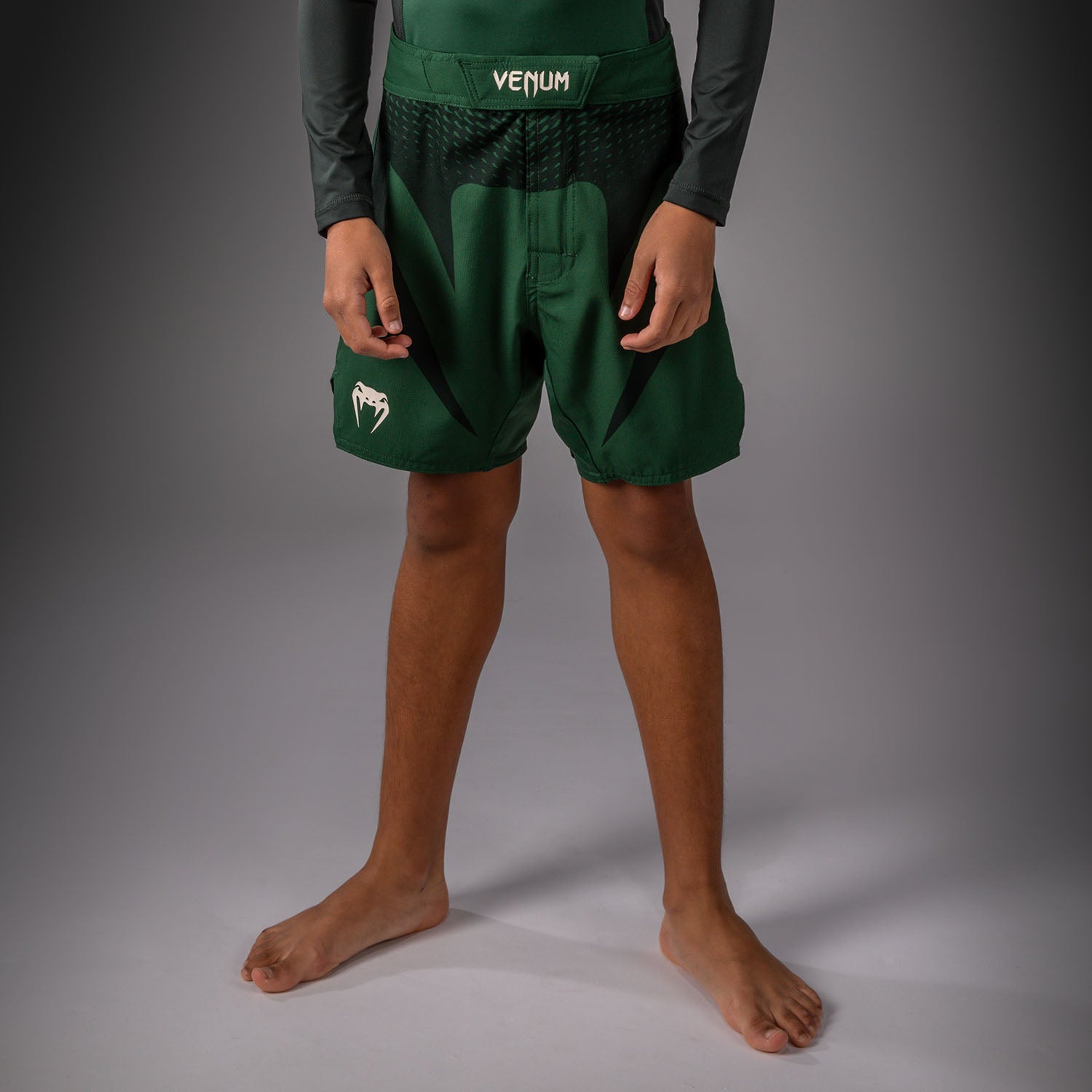 venum-attack-kids-fightshorts-waldgr-n-off-white image 1