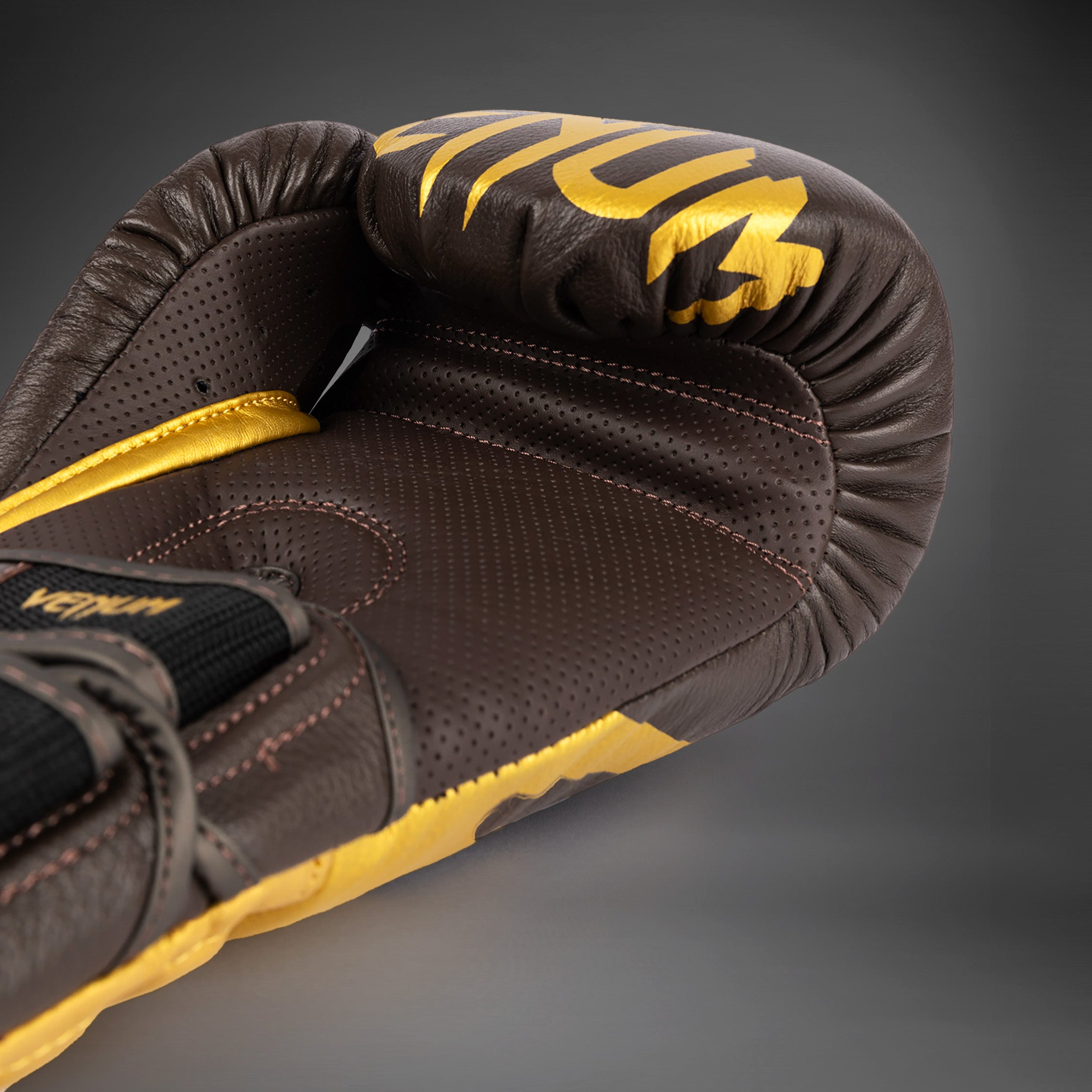 venum-reverso-boxhandschuhe-schokolade-gold image 7