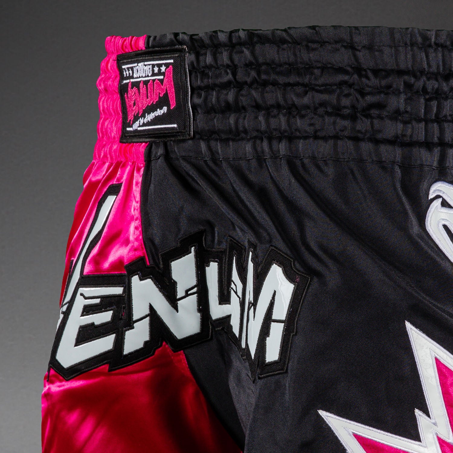 venum-inferno-2-0-muay-thai-shorts-pink-schwarz image 5
