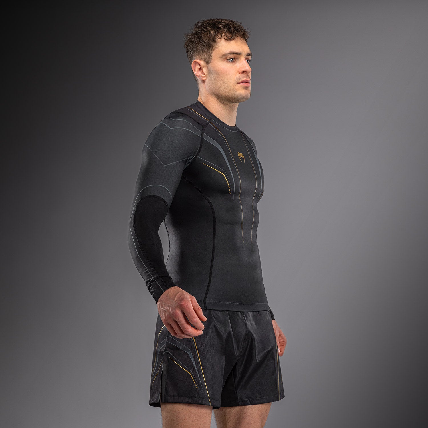 venum-streamline-langarm-rashguard-schwarz-gold image 2