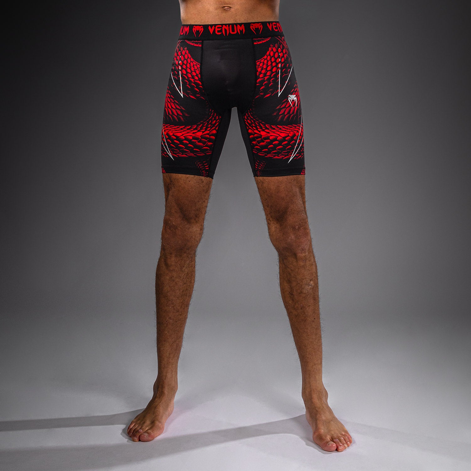venum-matupa-kompressionsshort-schwarz-rot-silber image 2