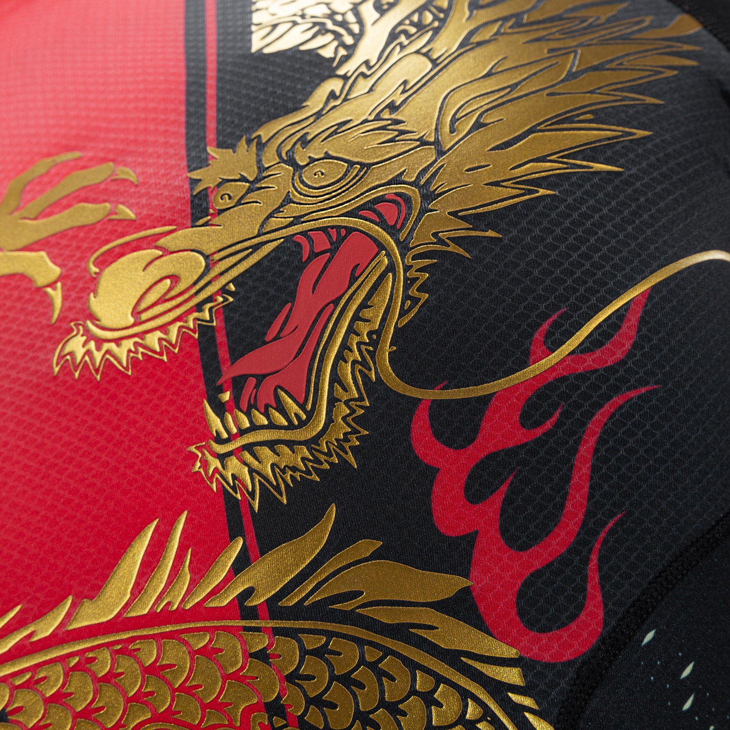 venum-x-tekken-8-marshall-law-rashguard-schwarz-rot-gold image 7