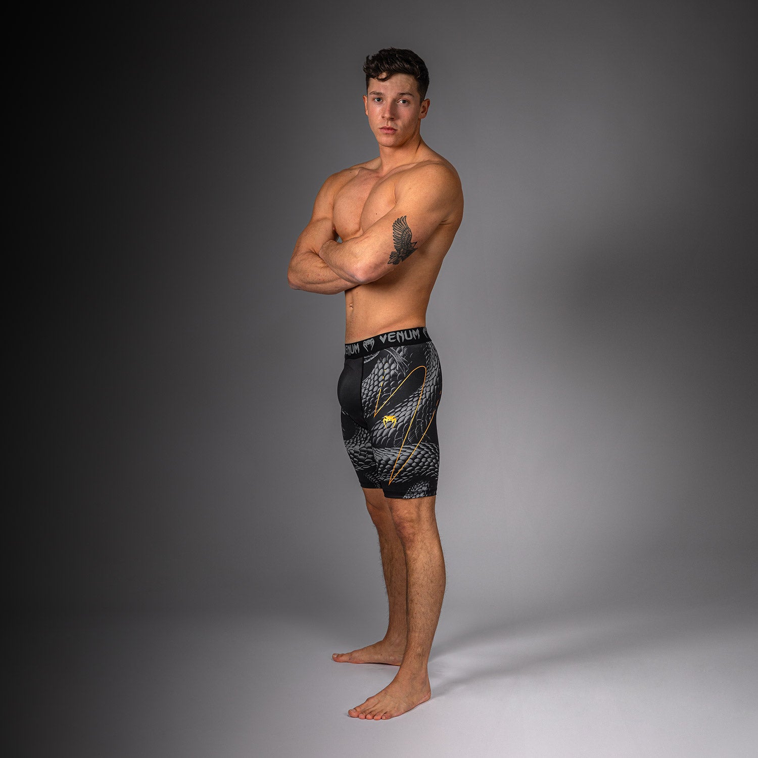 venum-matupa-kompressionsshort-schwarz-grau-gold-herren image 6