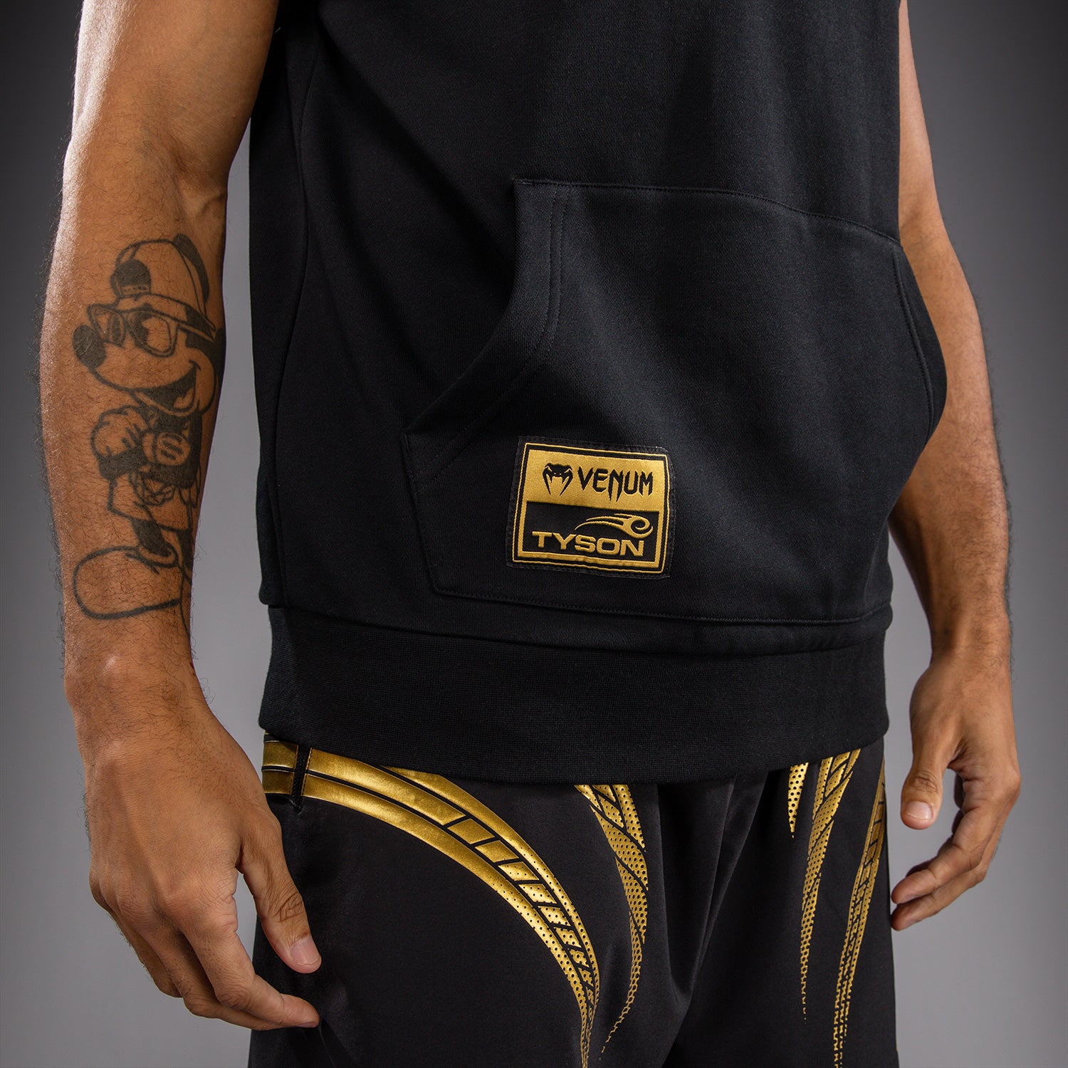 venum-x-mike-tyson-tiger-rmelloser-kapuzenpullover-schwarz-gold image 7