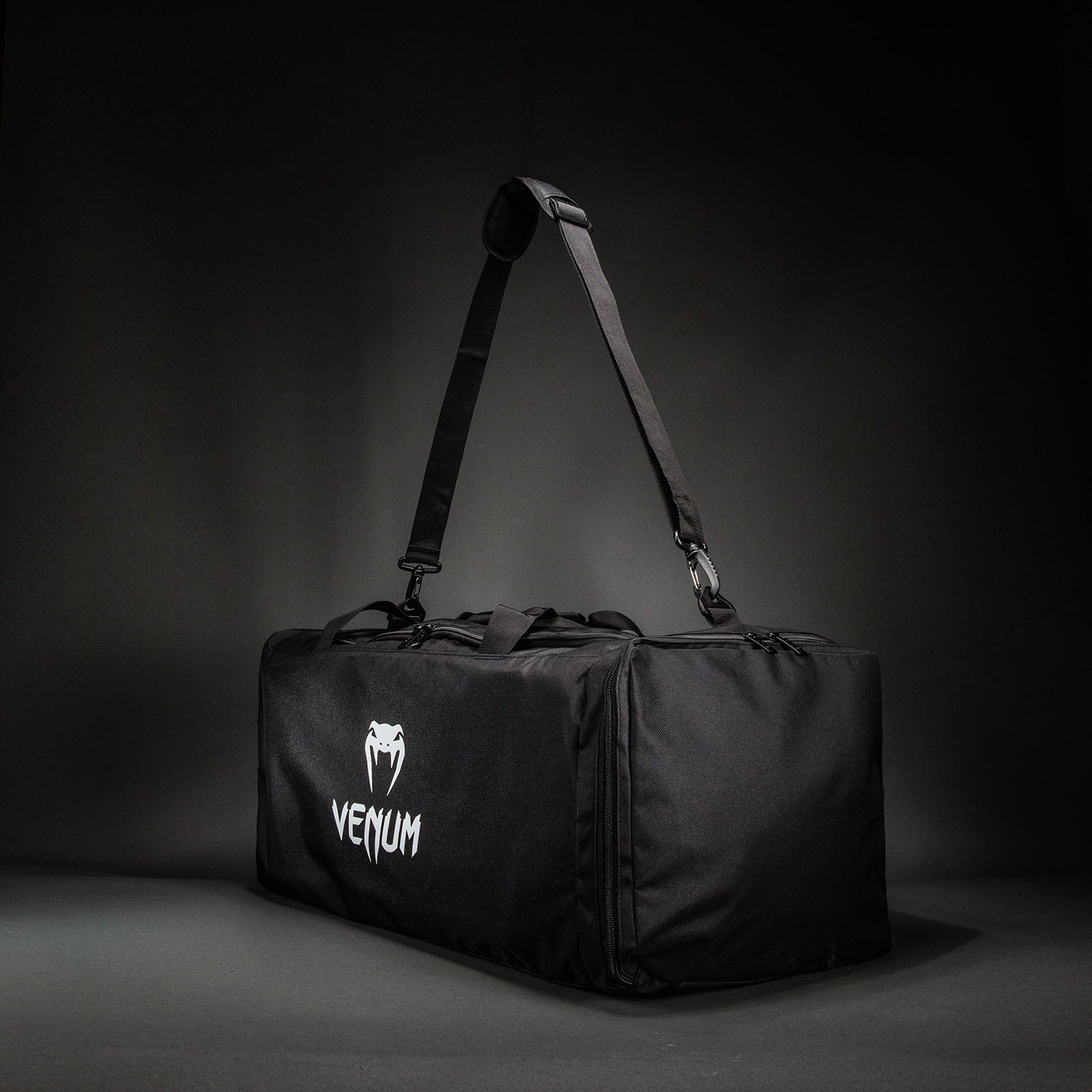 venum-essential-sporttasche-61l-schwarz image 3