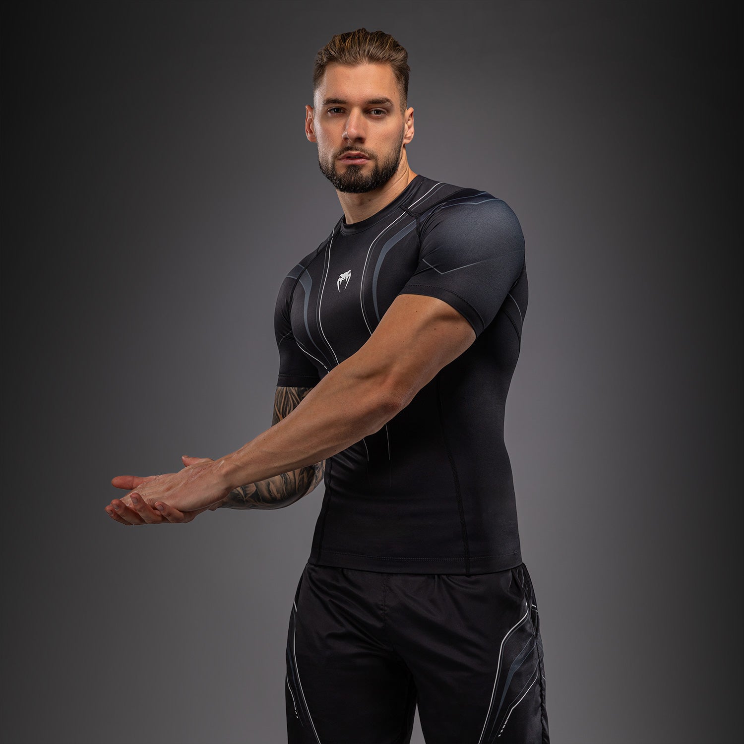 venum-streamline-kurzarm-rashguard-schwarz-wei image 1