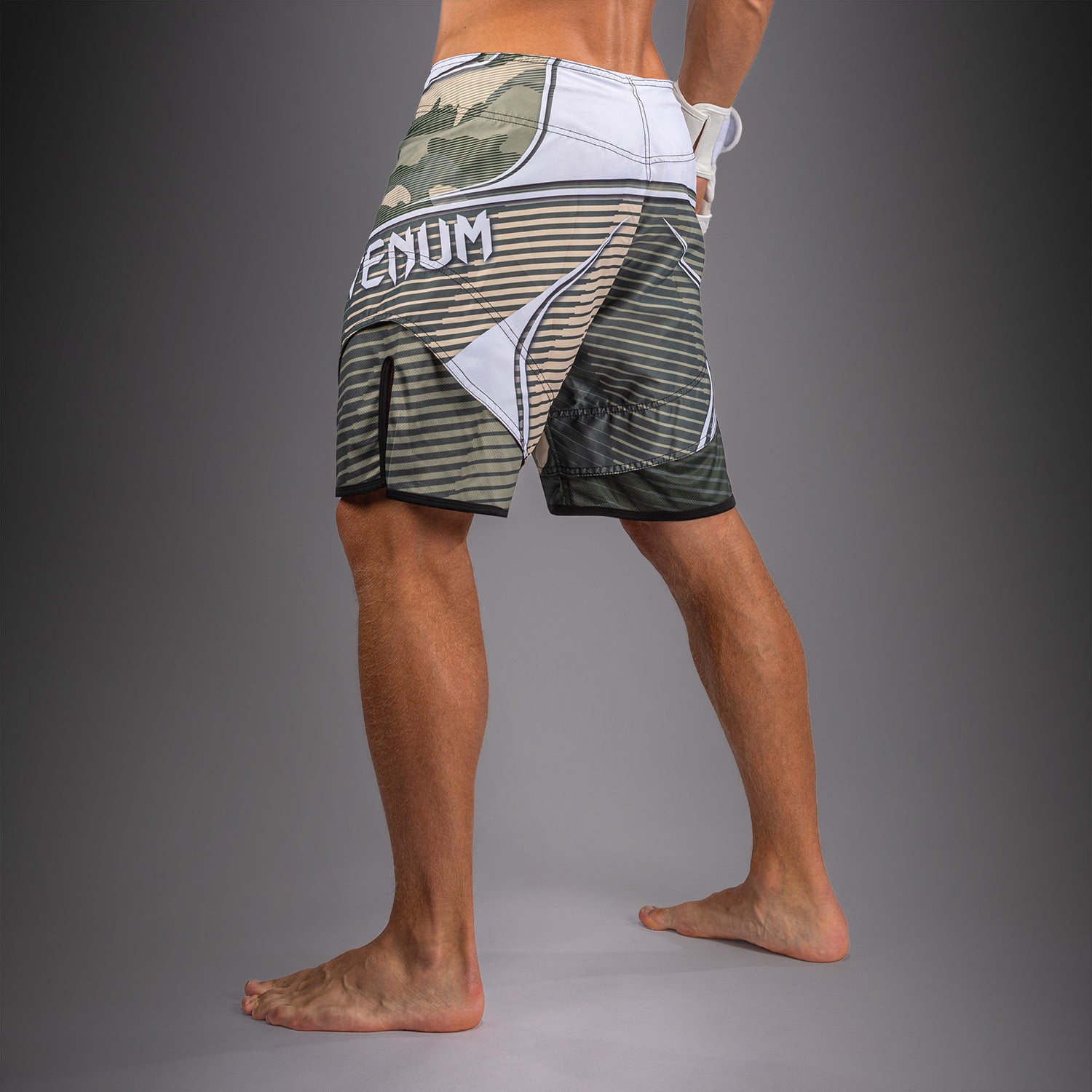 venum-camo-hero-fightshorts-herren-khaki-cremewei image 2
