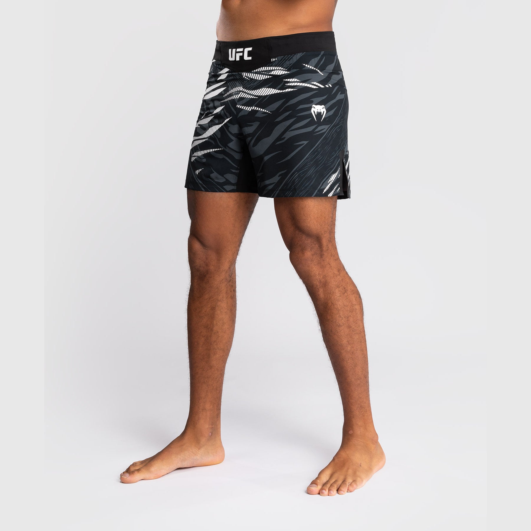 ufc-fusion-by-venum-authentic-fight-night-fight-short-short-fit-schwarz image 4