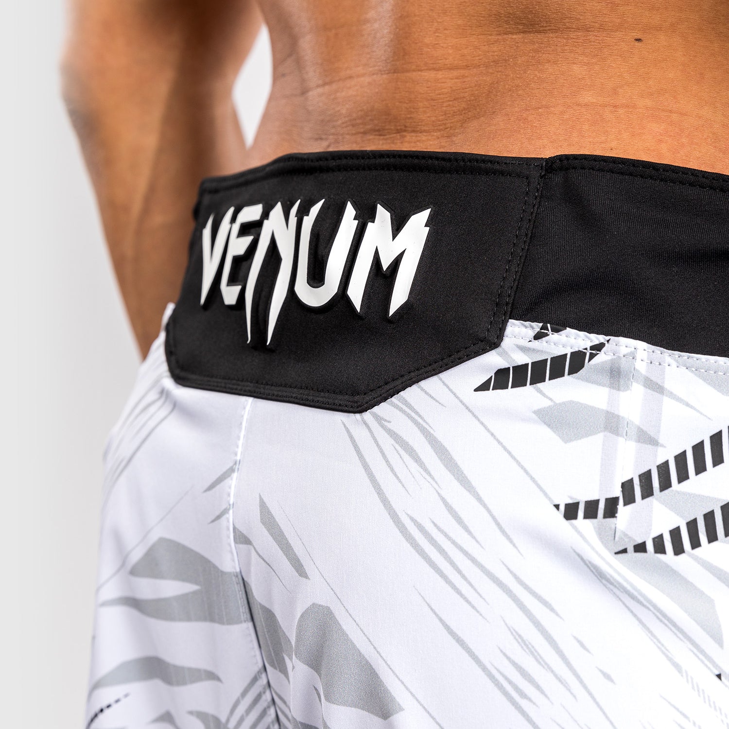 ufc-fusion-by-venum-authentic-fight-night-fight-short-herren-short-fit-wei image 7