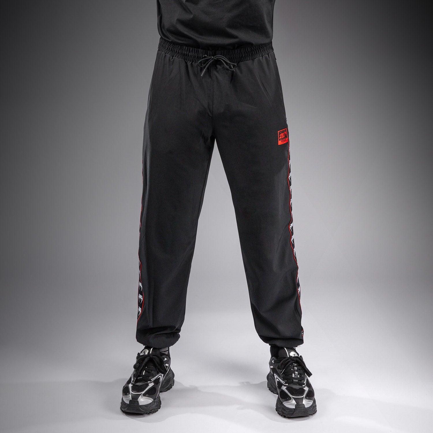 venum-20th-anniversary-jogginghose-schwarz-rot image 1