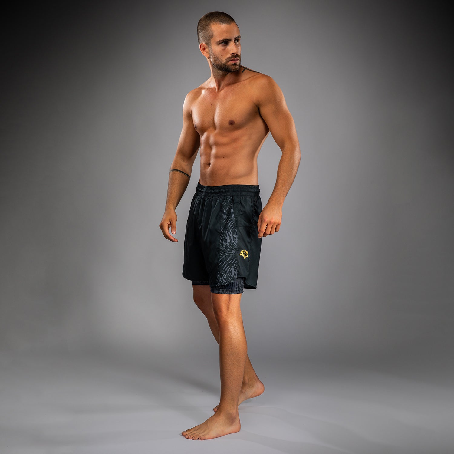 venum-x-chimaev-trainingsshorts-herren-schwarz-grau image 1