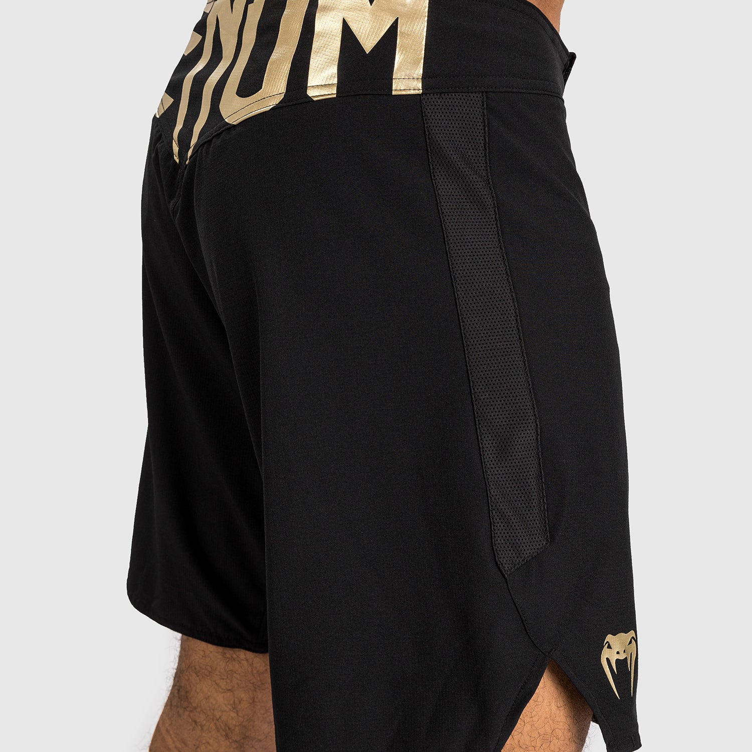 venum-light-5-0-fight-shorts-schwarz-gold image 7
