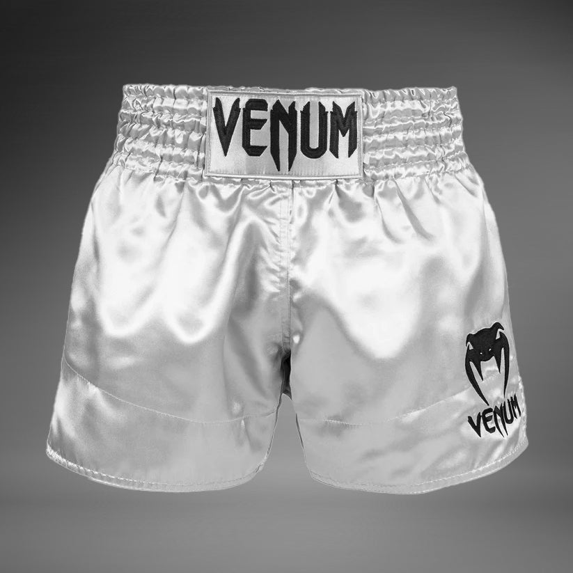 venum-klassische-thai-boxshorts-silber-schwarz image 1