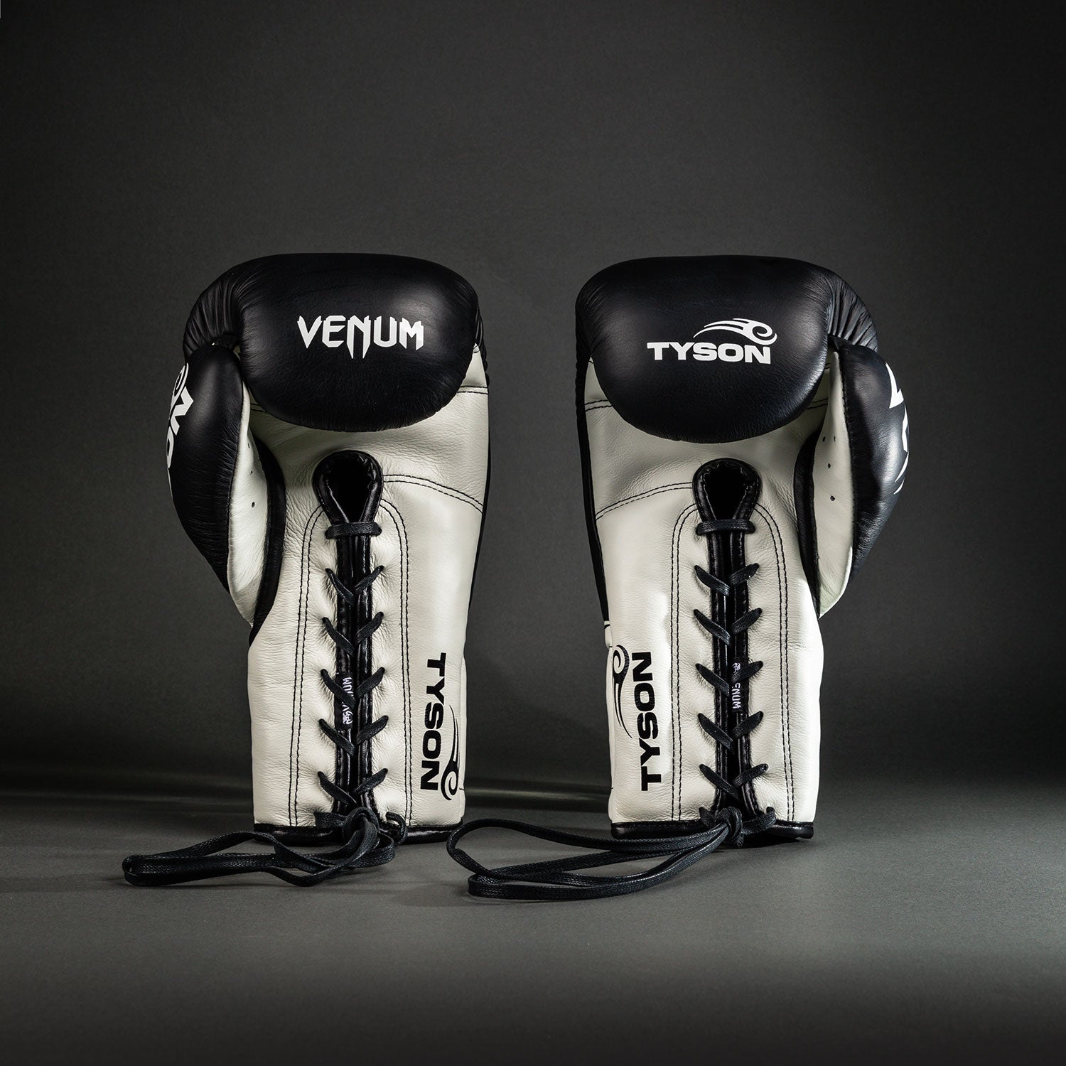 venum-giant-2-0-mike-tyson-pro-boxhandschuhe-mit-schn-rsenkeln-tiefschwarz-optis image 3