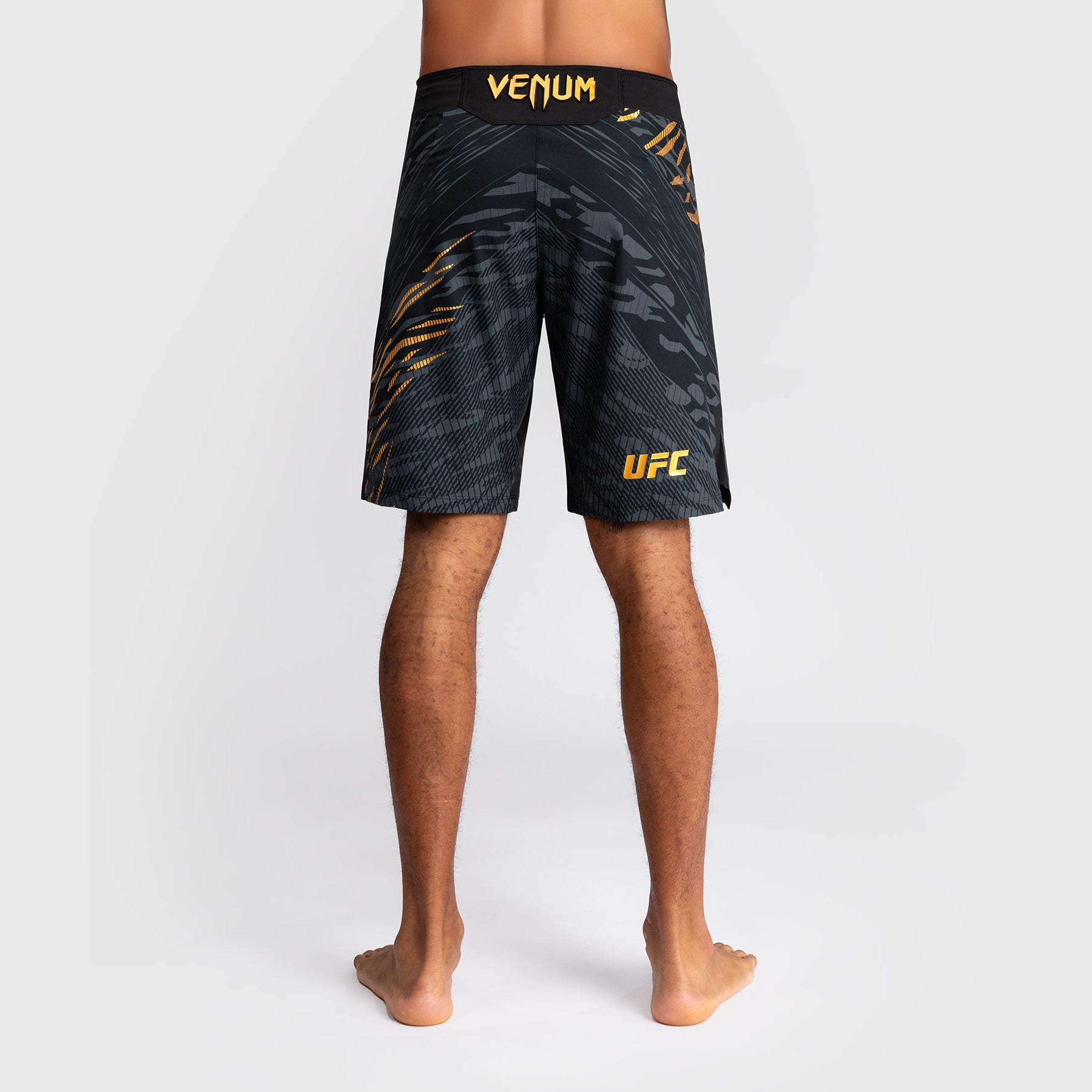 venum-ufc-fusion-authentic-fight-night-fight-short-herren-long-fit-champion-gold image 3