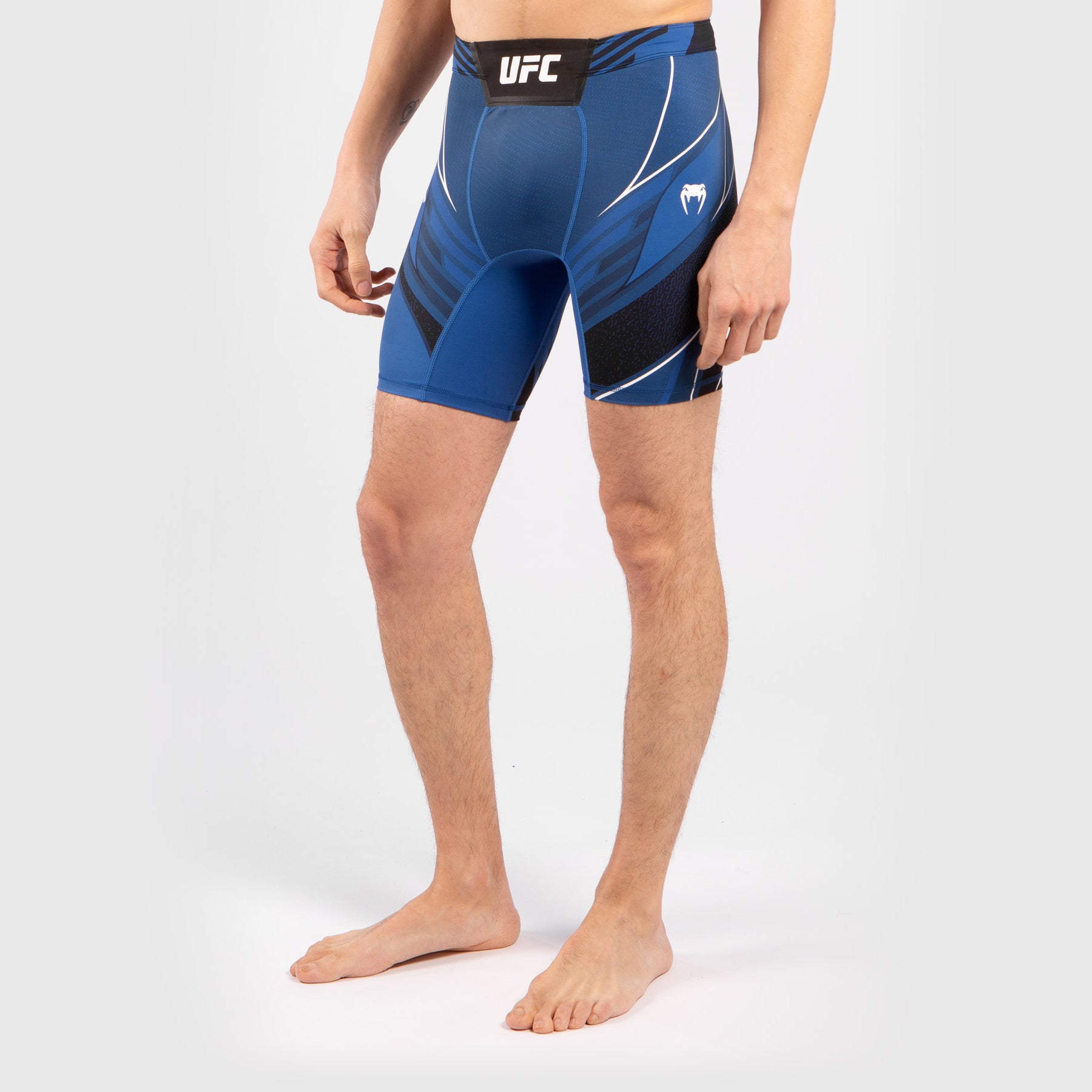 ufc-venum-authentic-fight-night-herren-vale-tudo-shorts-short-fit-blau image 2