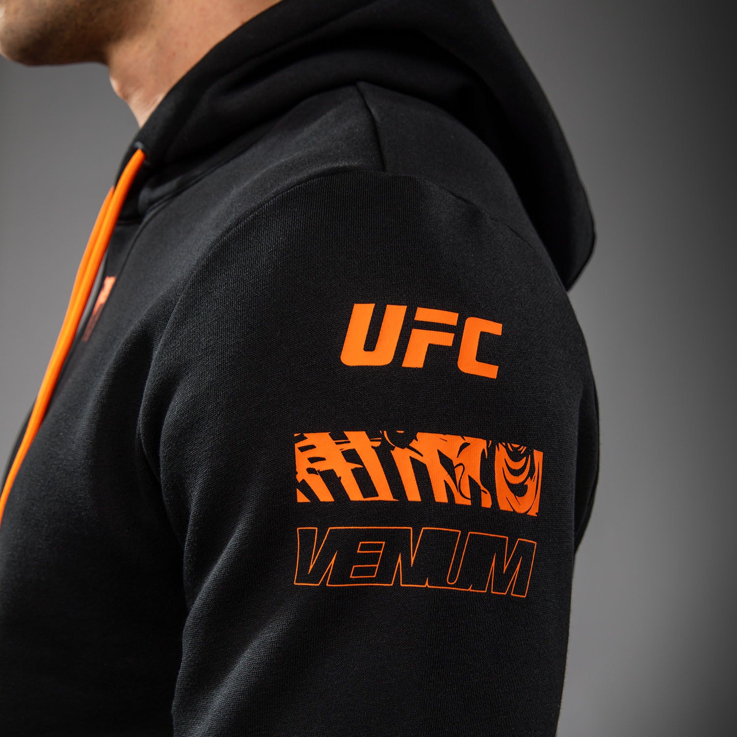 ufc-zenith-by-venum-authentic-fight-week-pullover-hoodie-herren-schwarz image 7