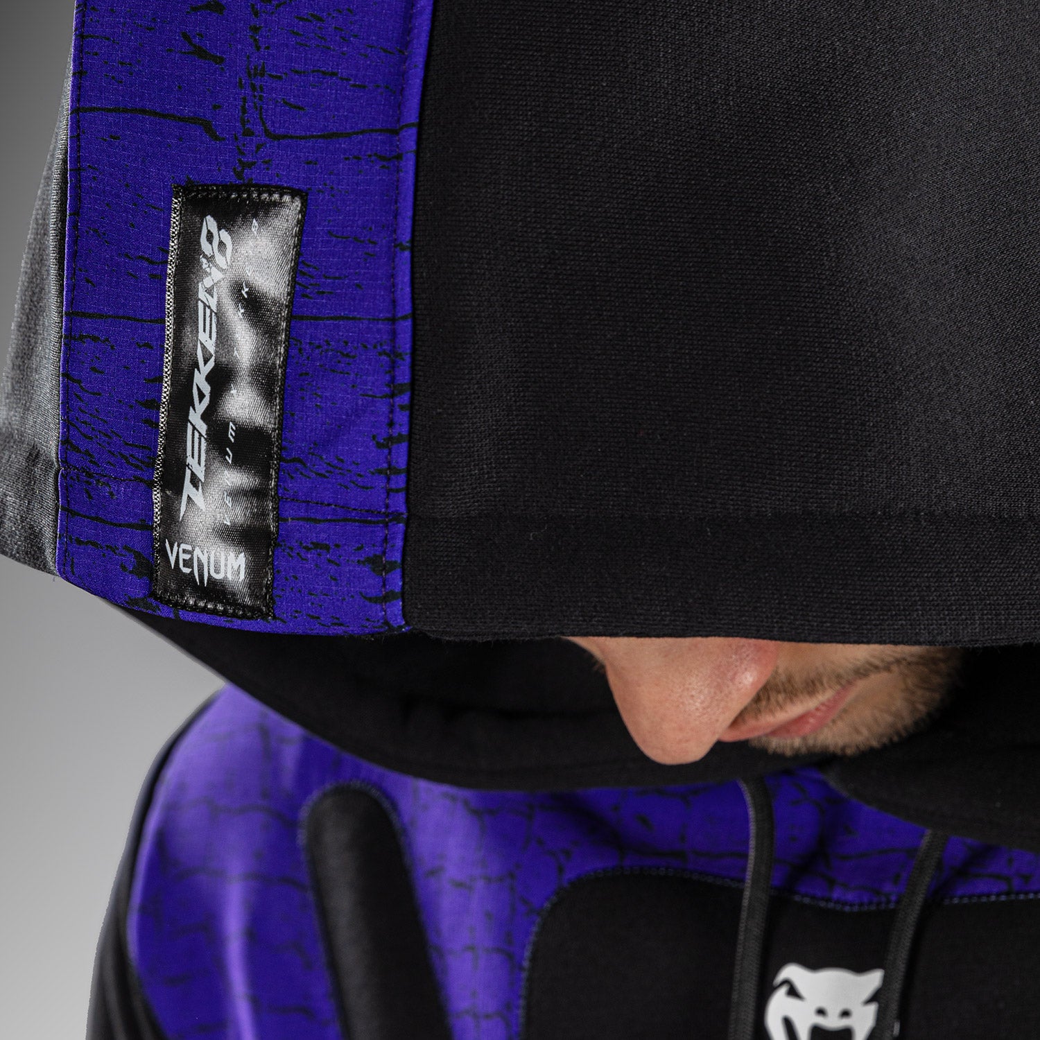 venum-x-tekken-8-kapuzenpullover-kazuya-schwarz-lila image 5