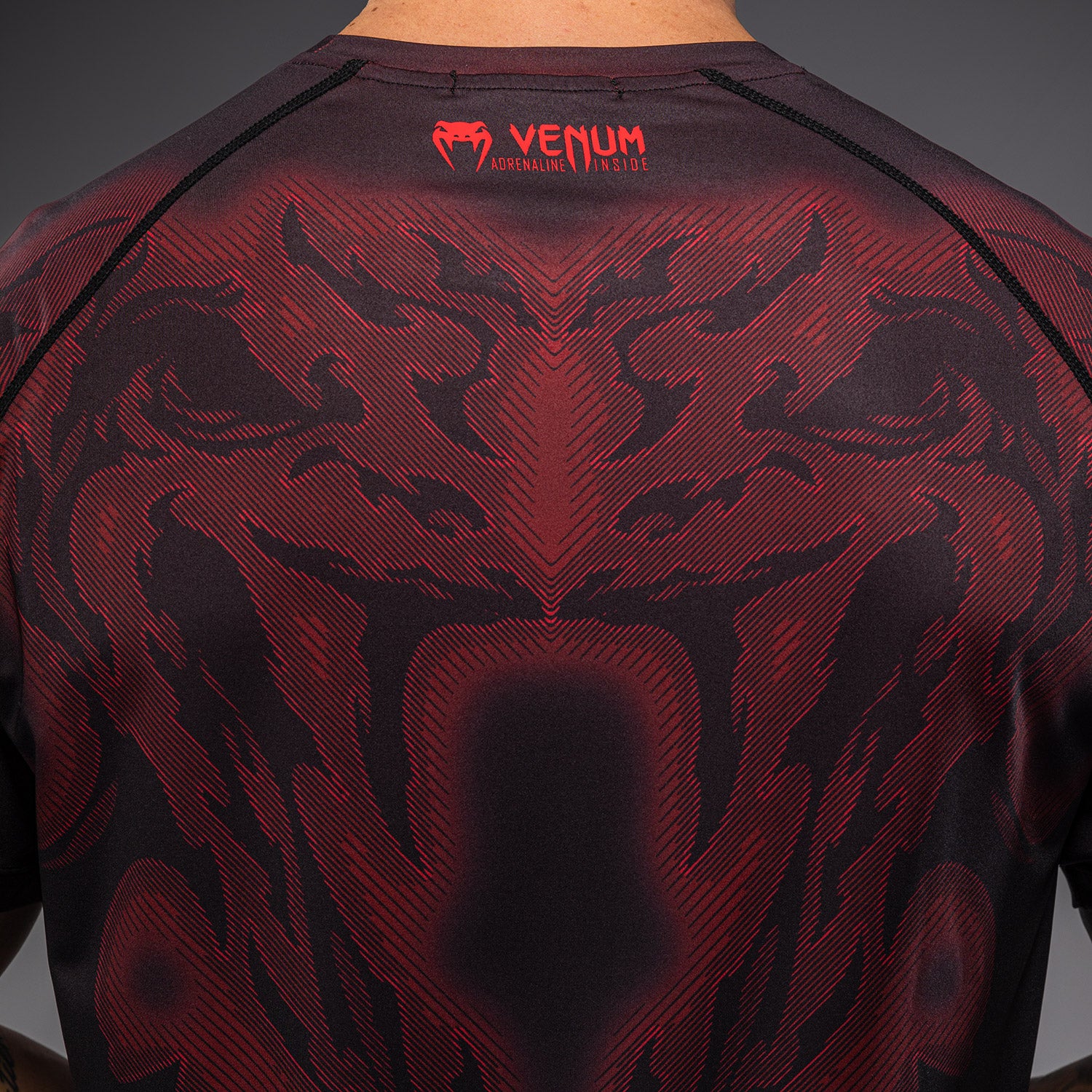 venum-spectre-dry-tech-t-shirt-schwarz-rot-herren image 7