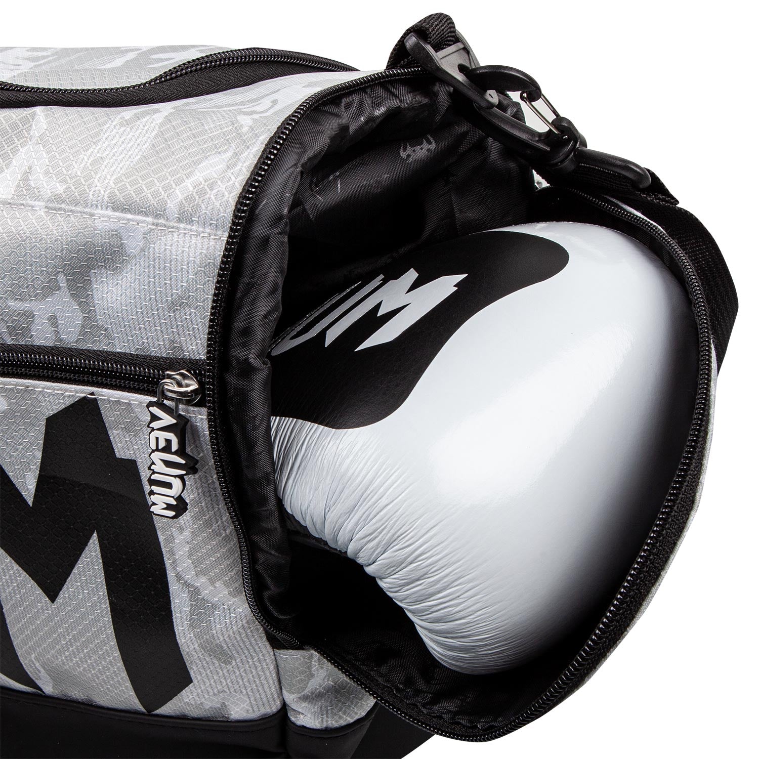 venum-sparring-sporttasche-camo-wei-2 image 7