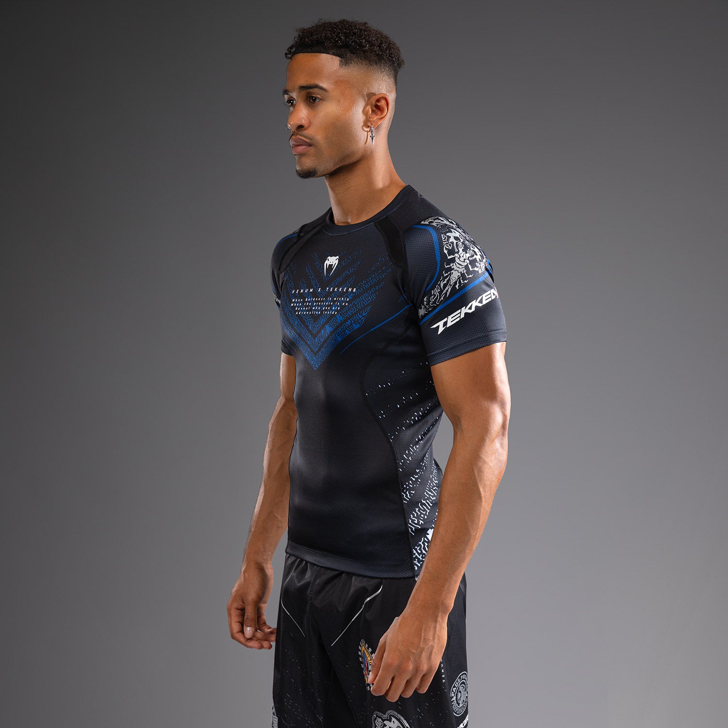 venum-x-tekken-8-paul-phoenix-rashguard-kurzarm-schwarz-blau image 3