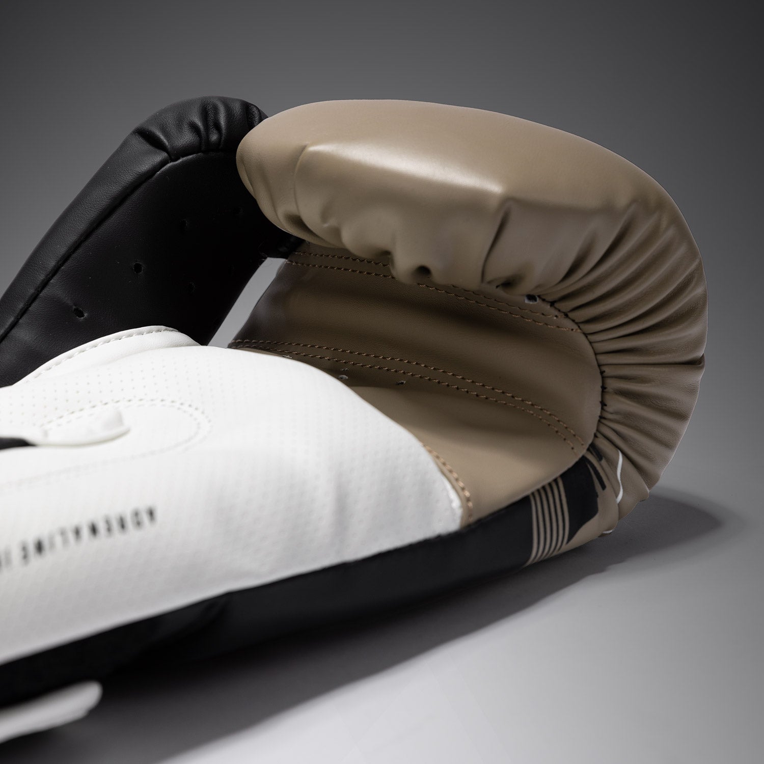 venum-adrenaline-boxhandschuhe-schwarz-sand image 4