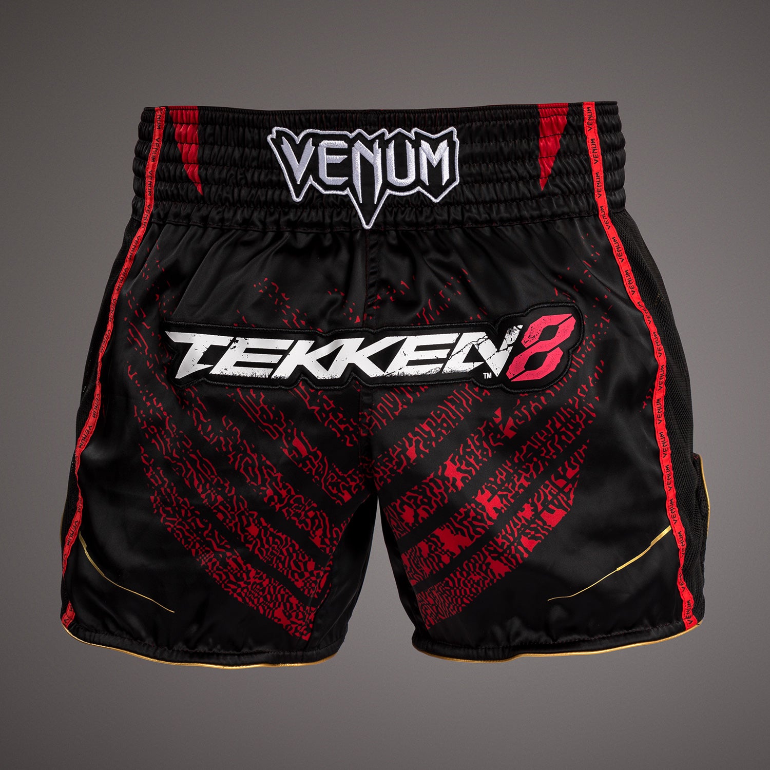 venum-x-tekken-8-marshall-law-muay-thai-shorts-schwarz-rot-gold image 1