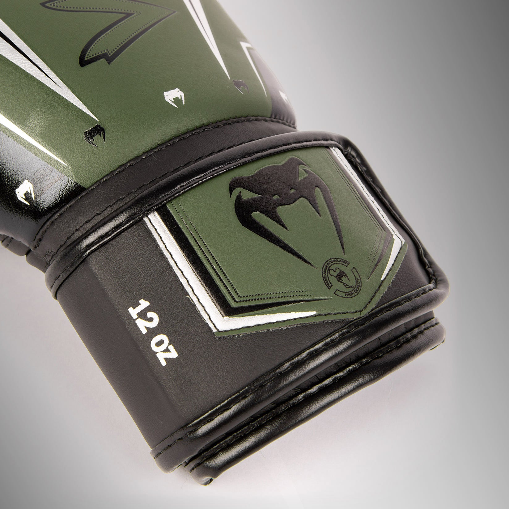 venum-elite-evo-boxhandschuhe-khaki-silber image 7