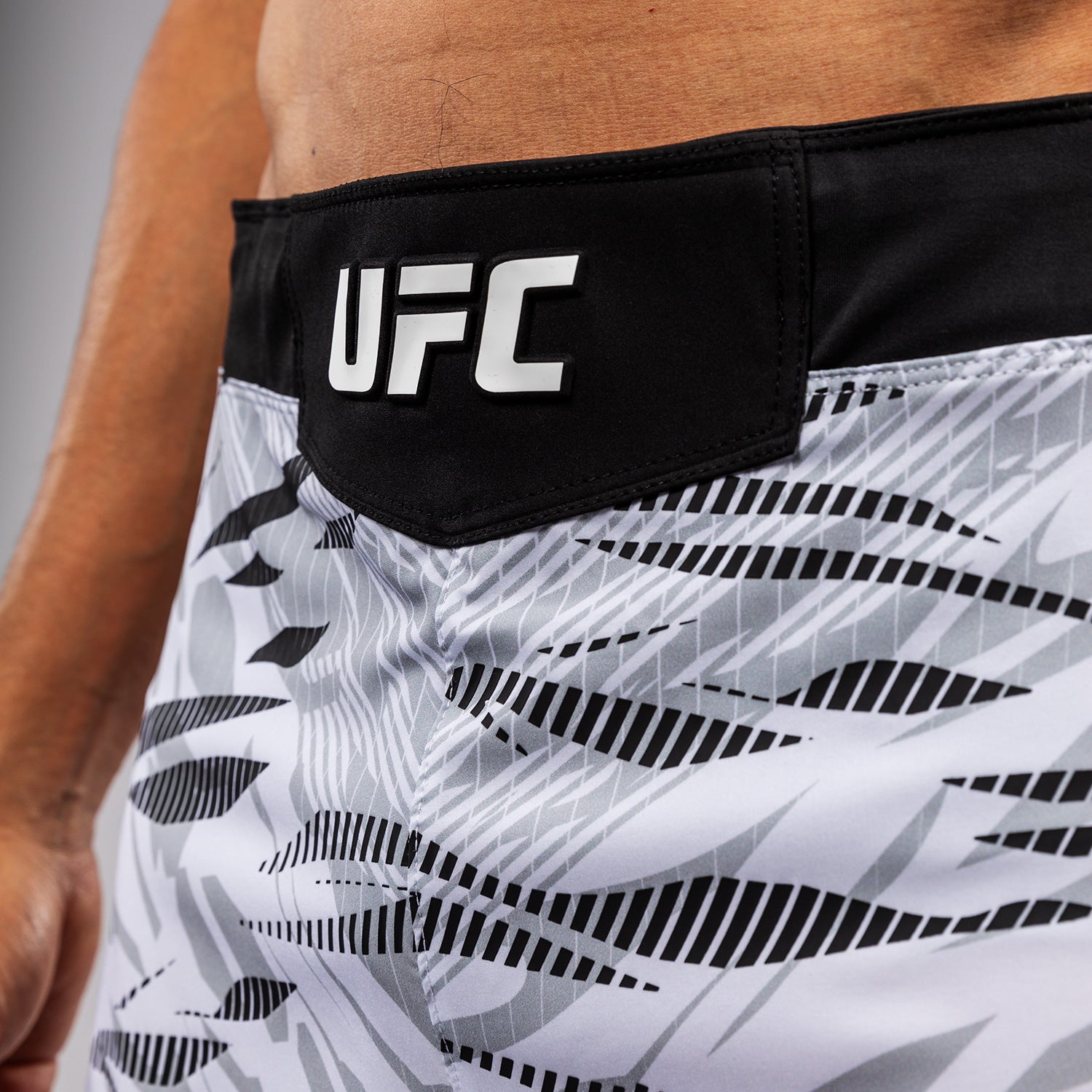 ufc-fusion-by-venum-authentic-fight-night-fight-short-herren-wei-short-fit image 5