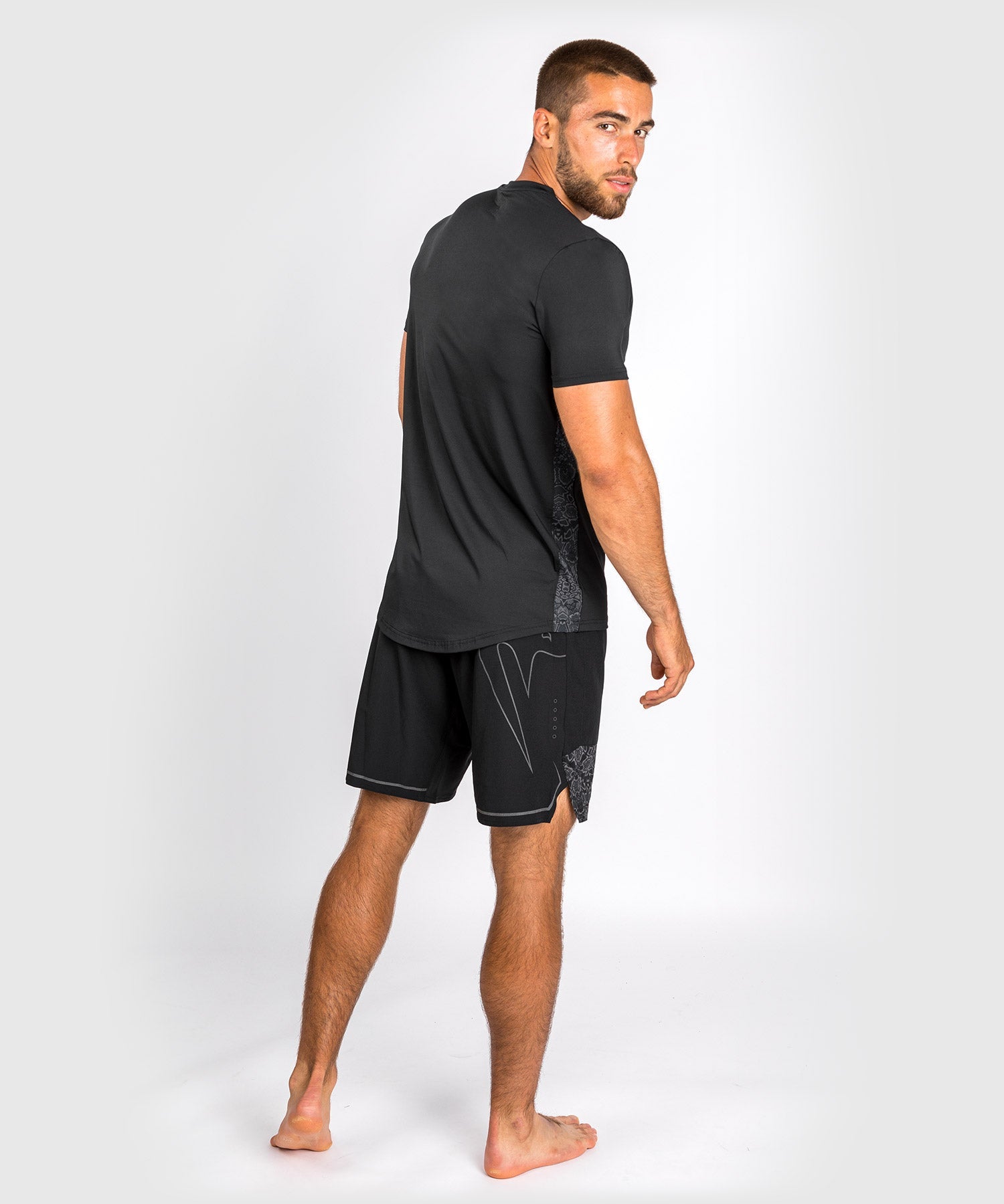 venum-classic-evo-dry-tech-t-shirt-schwarz-schwarz-reflektierend image 4